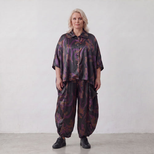 AKH Fashion · Blouse · PlumOrchid · 7092 · NoirAbstract