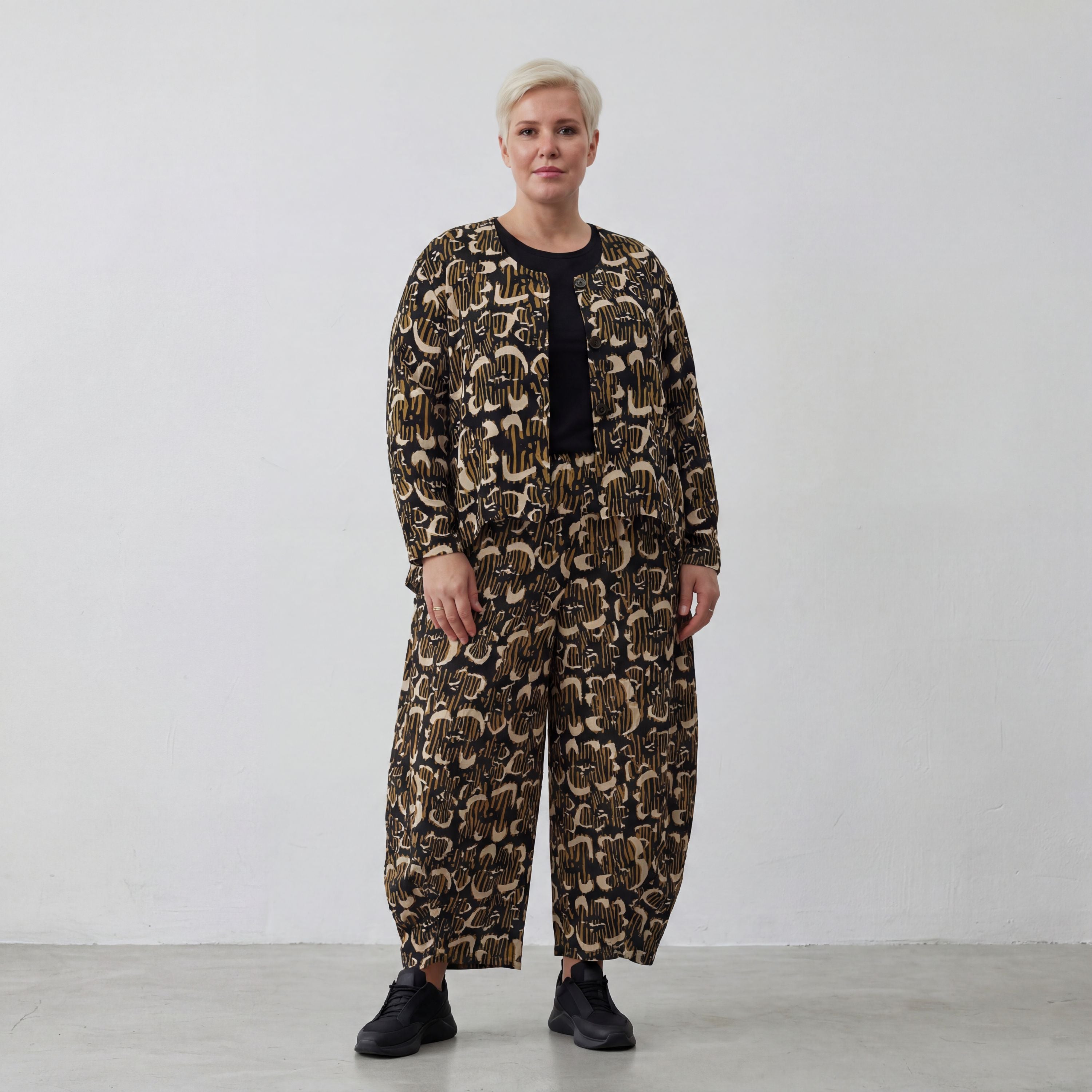 AKH Fashion 130-UrbanSafari, Black-Sand-Beige