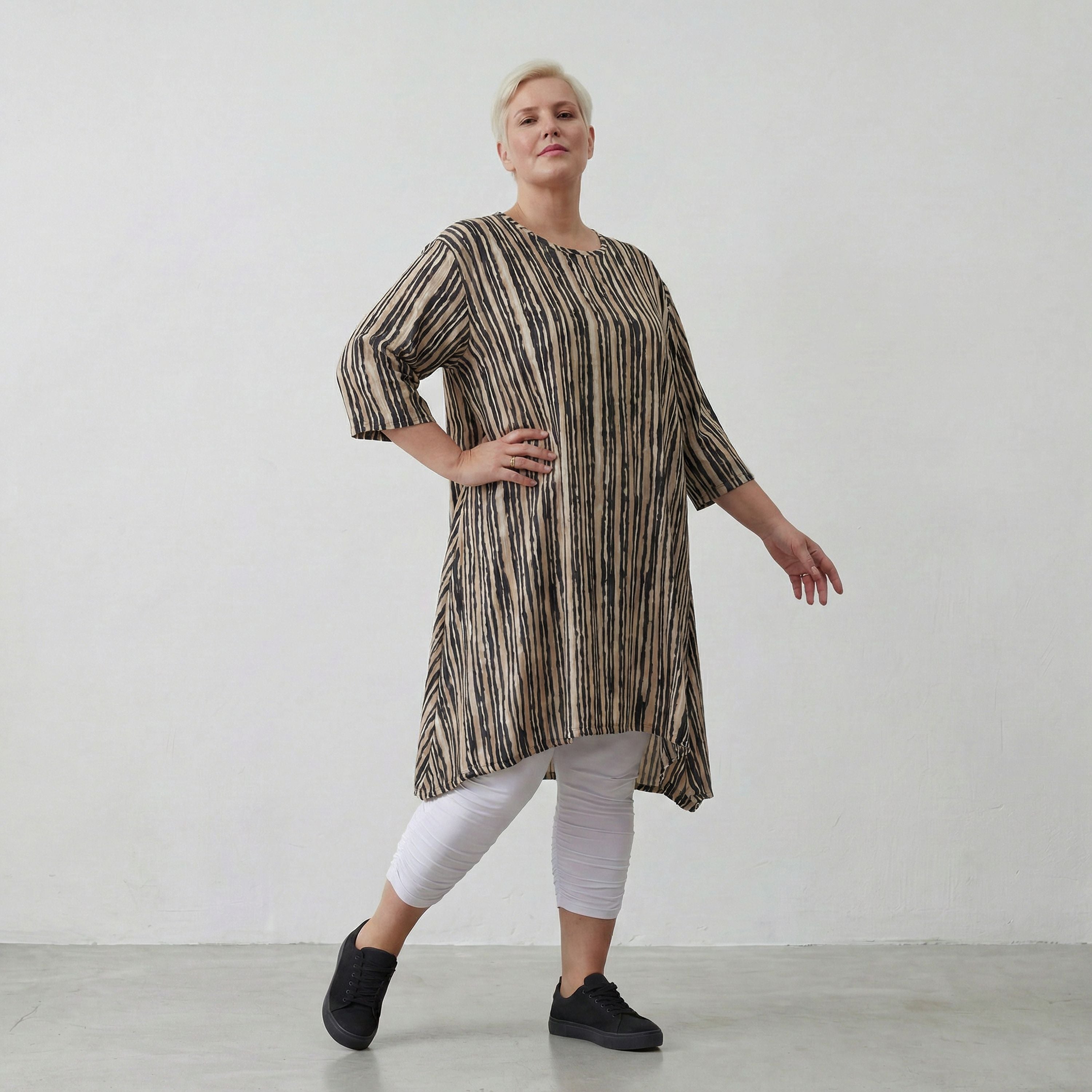 AKH 2667 Big Shirt, Beige-Schwarz-Weiß