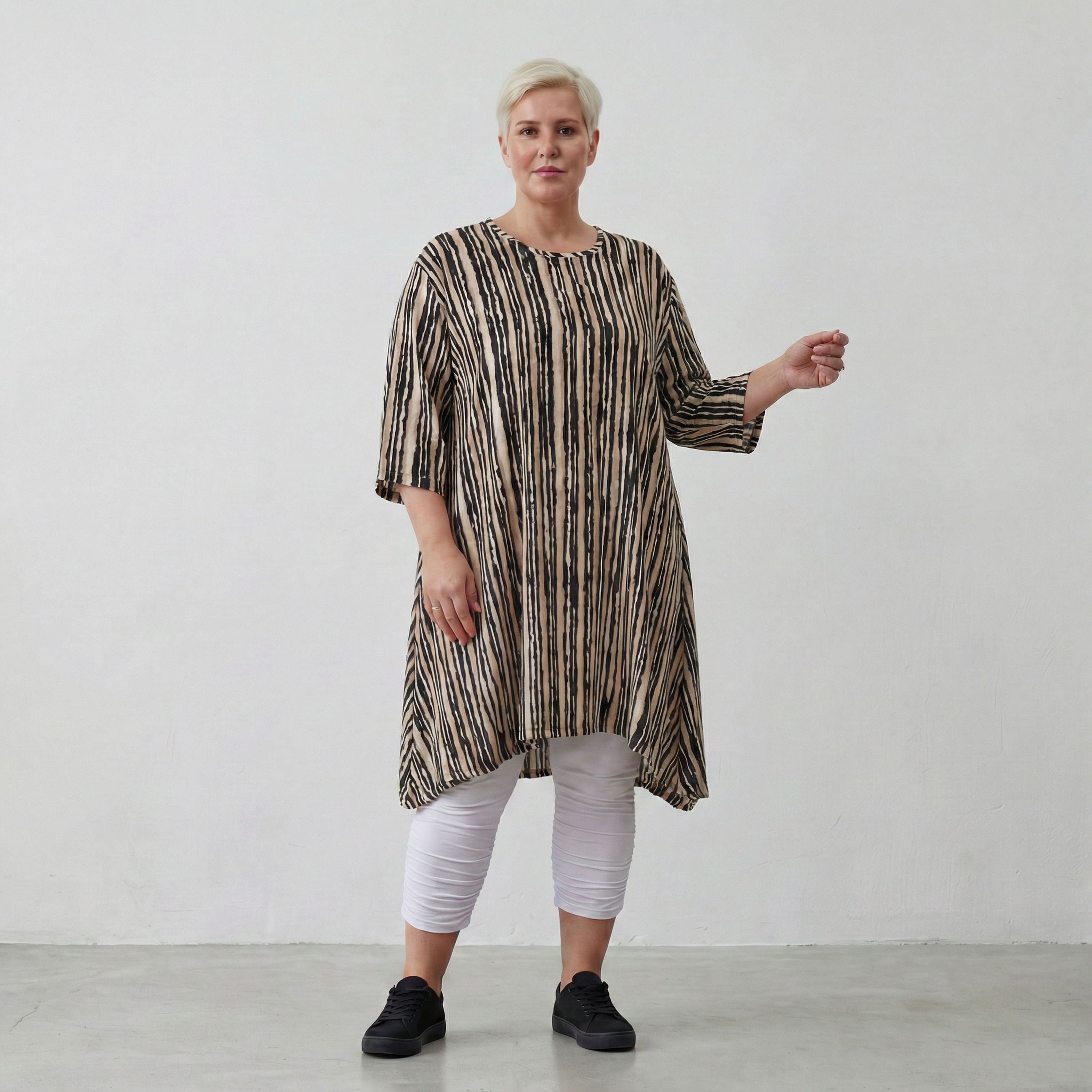 AKH 2667 Big Shirt, Beige-Schwarz-Weiß
