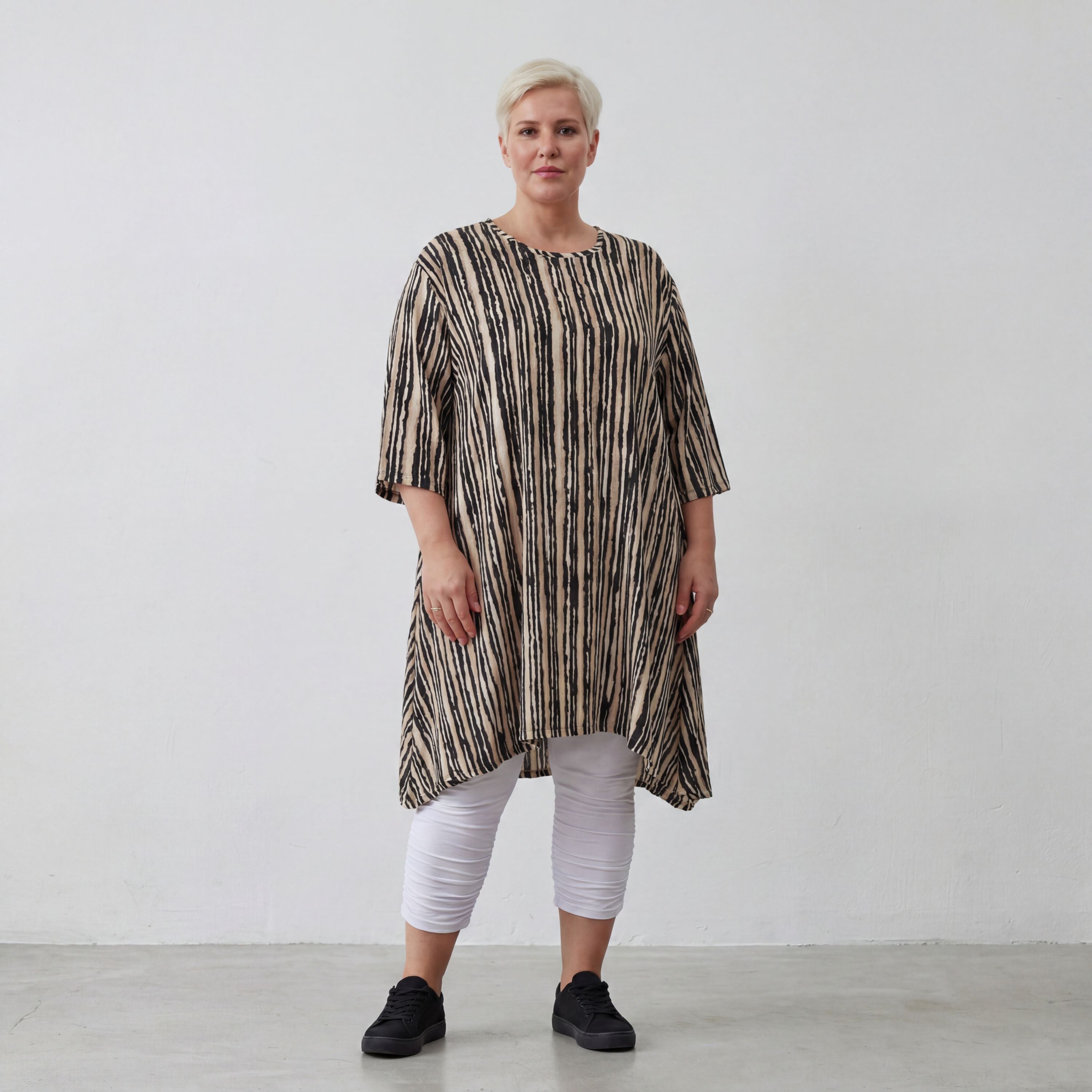 AKH 2667 Big Shirt, Beige-Schwarz-Weiß