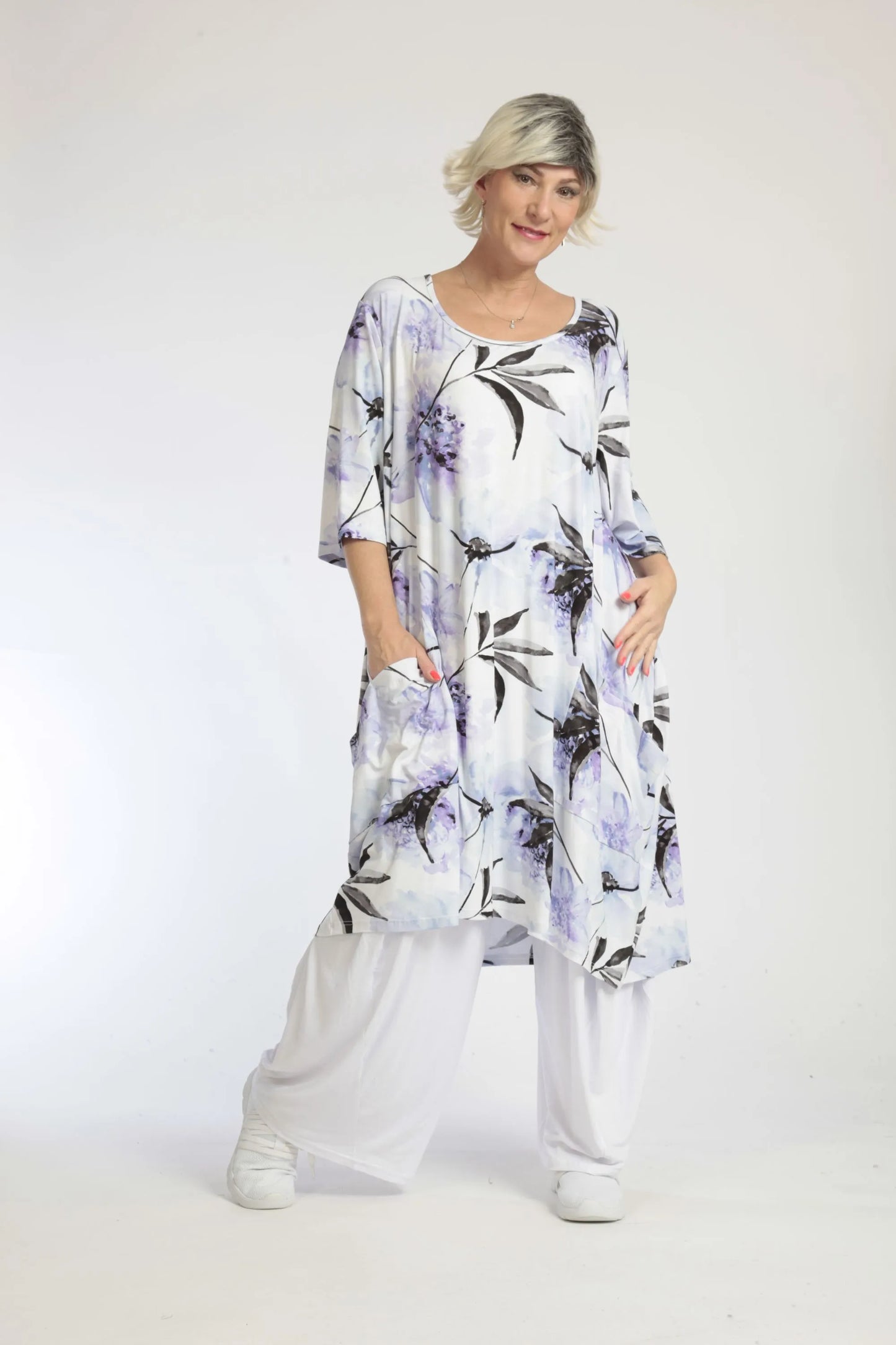 Sommer Kleid in gerader Form aus weicher Jersey Qualität, Sumire in Weiß-Flieder