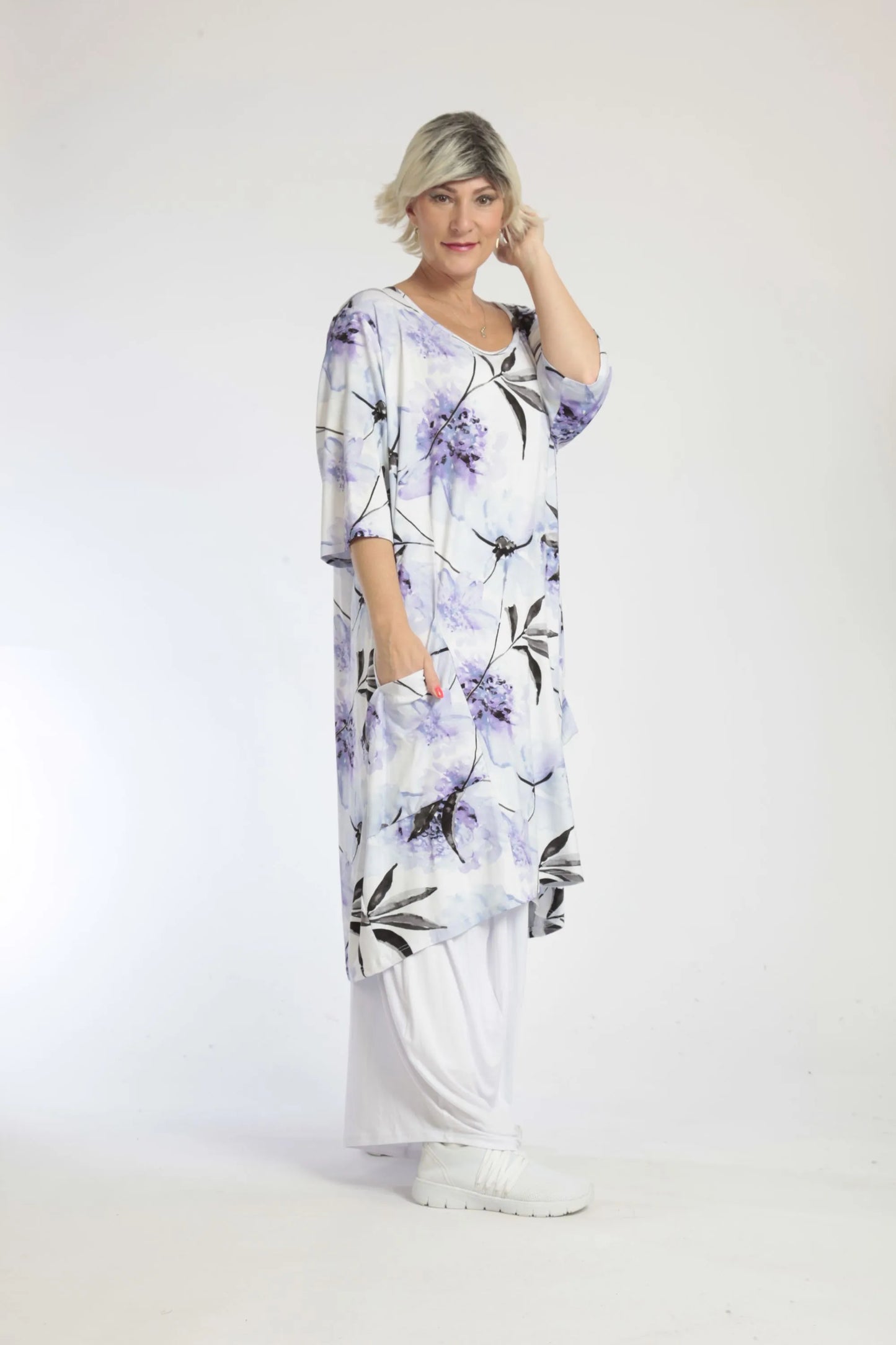 Sommer Kleid in gerader Form aus weicher Jersey Qualität, Sumire in Weiß-Flieder