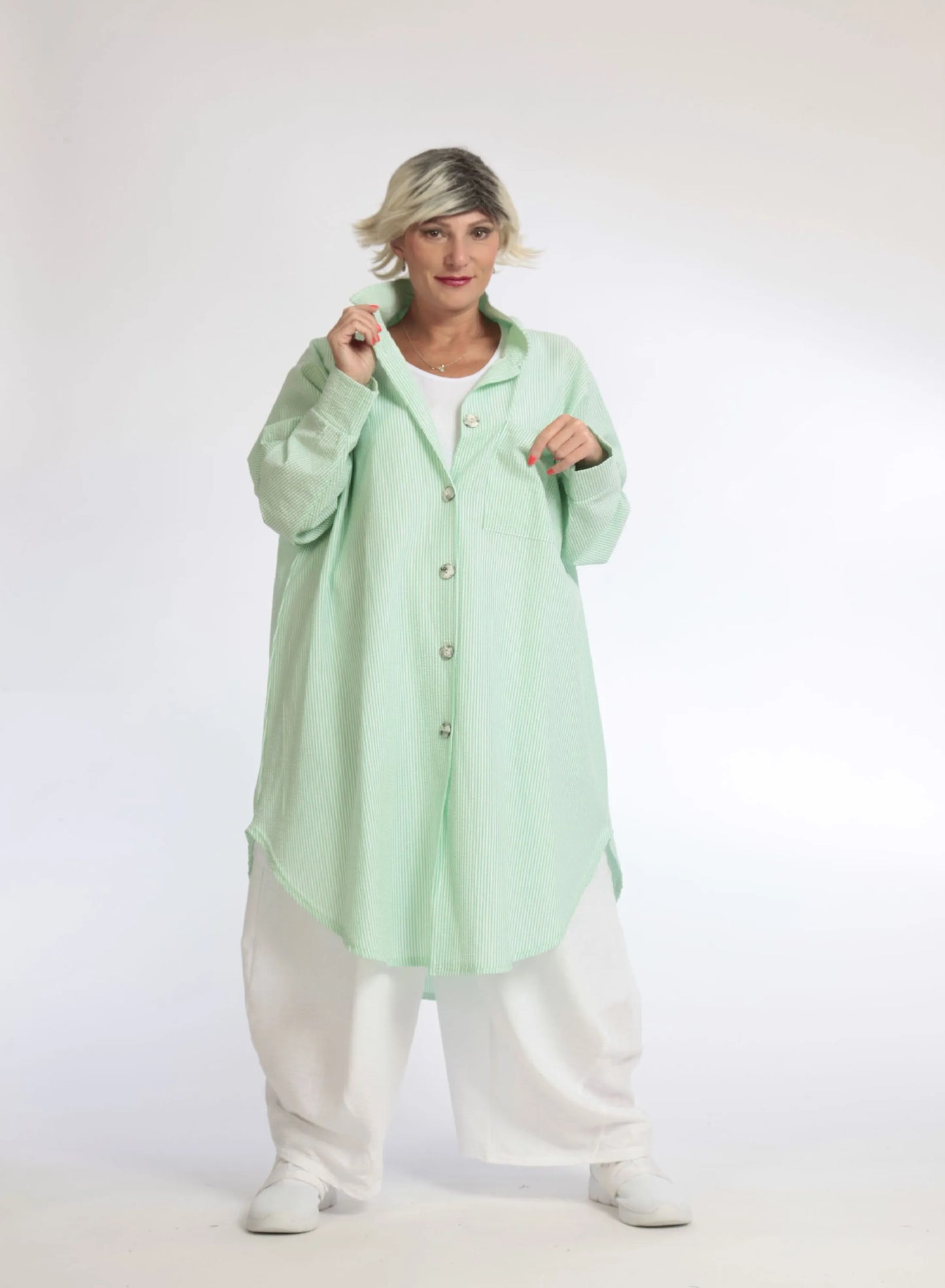 Sommer Bluse in gerundeter Form aus weicher Seersucker Qualität, Tessa in Grün