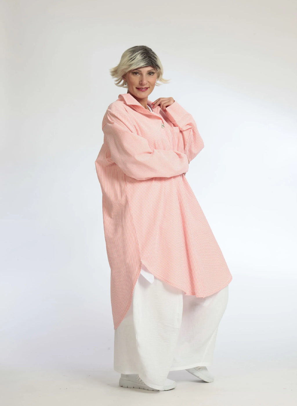 Summer blouse in a rounded shape made of soft seersucker quality, Tessa in orange