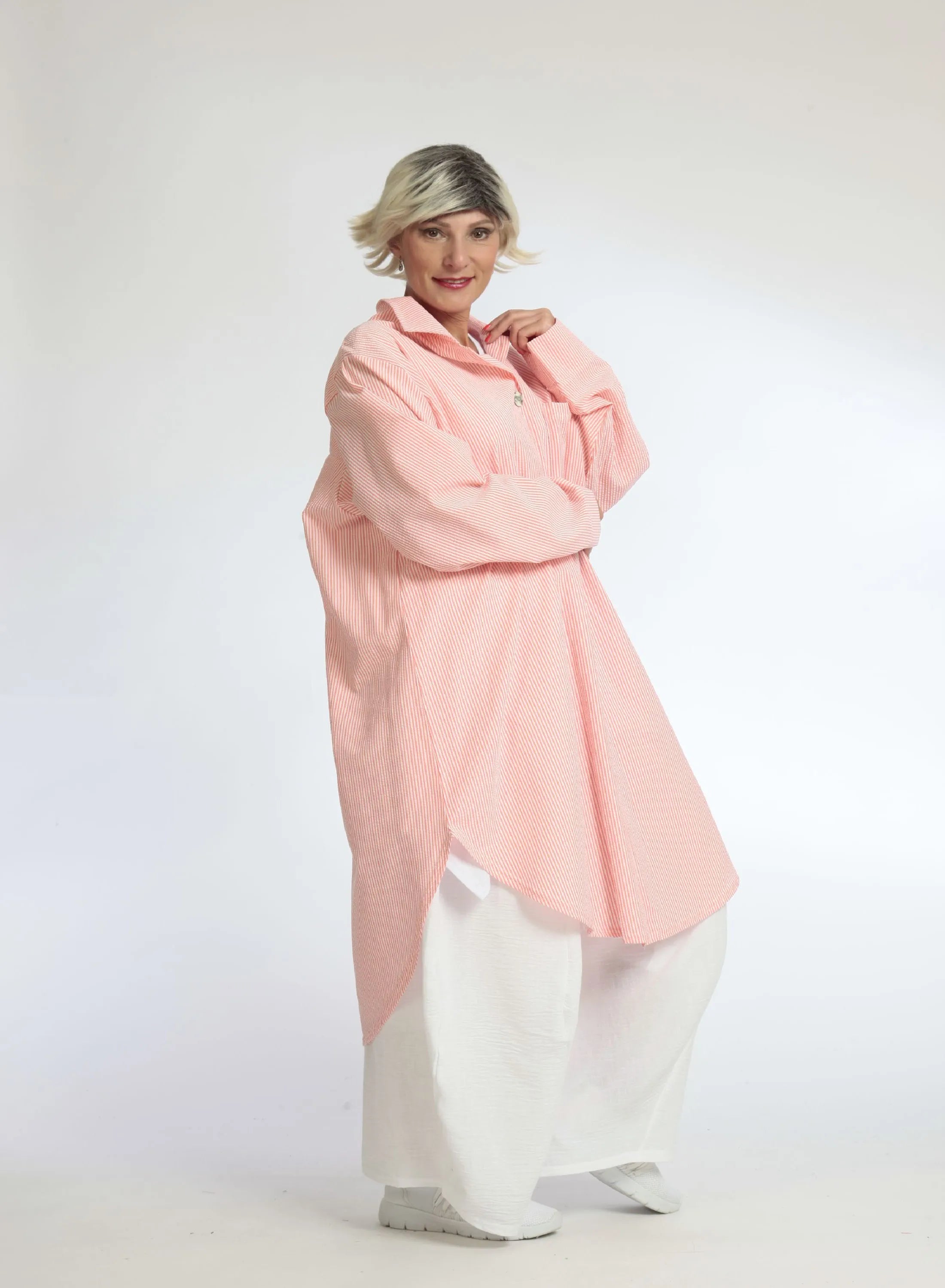 Summer blouse in a rounded shape made of soft seersucker quality, Tessa in orange