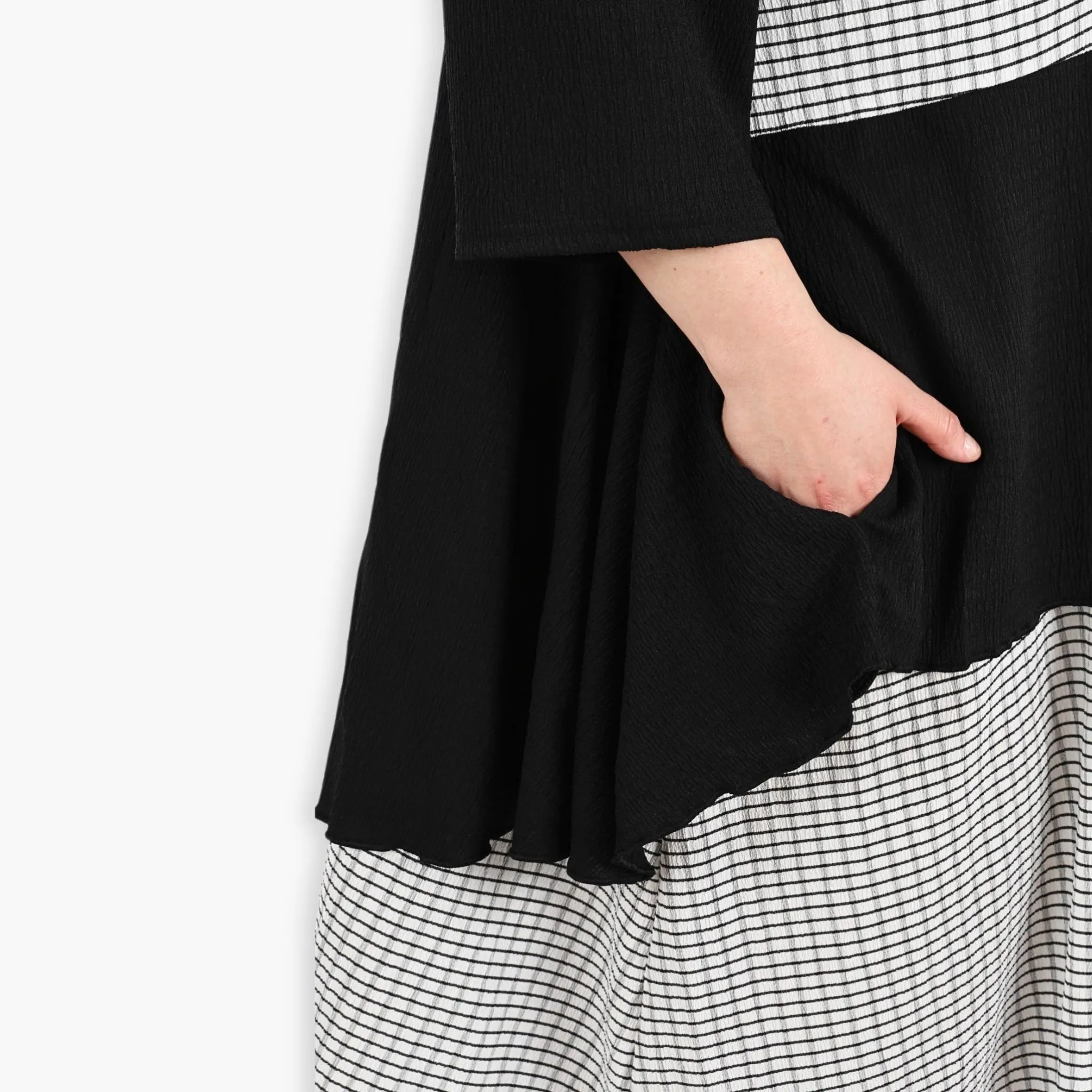 AKH 6734 Dress, Black and White