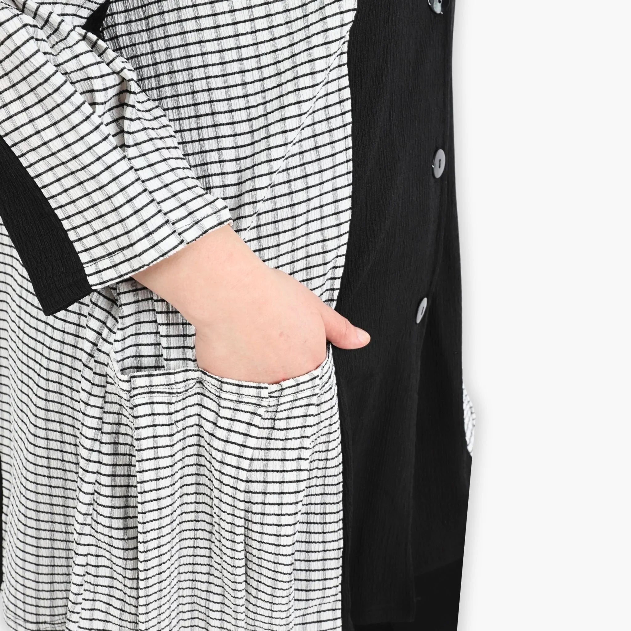 AKH 6933 Jacket, Black and White