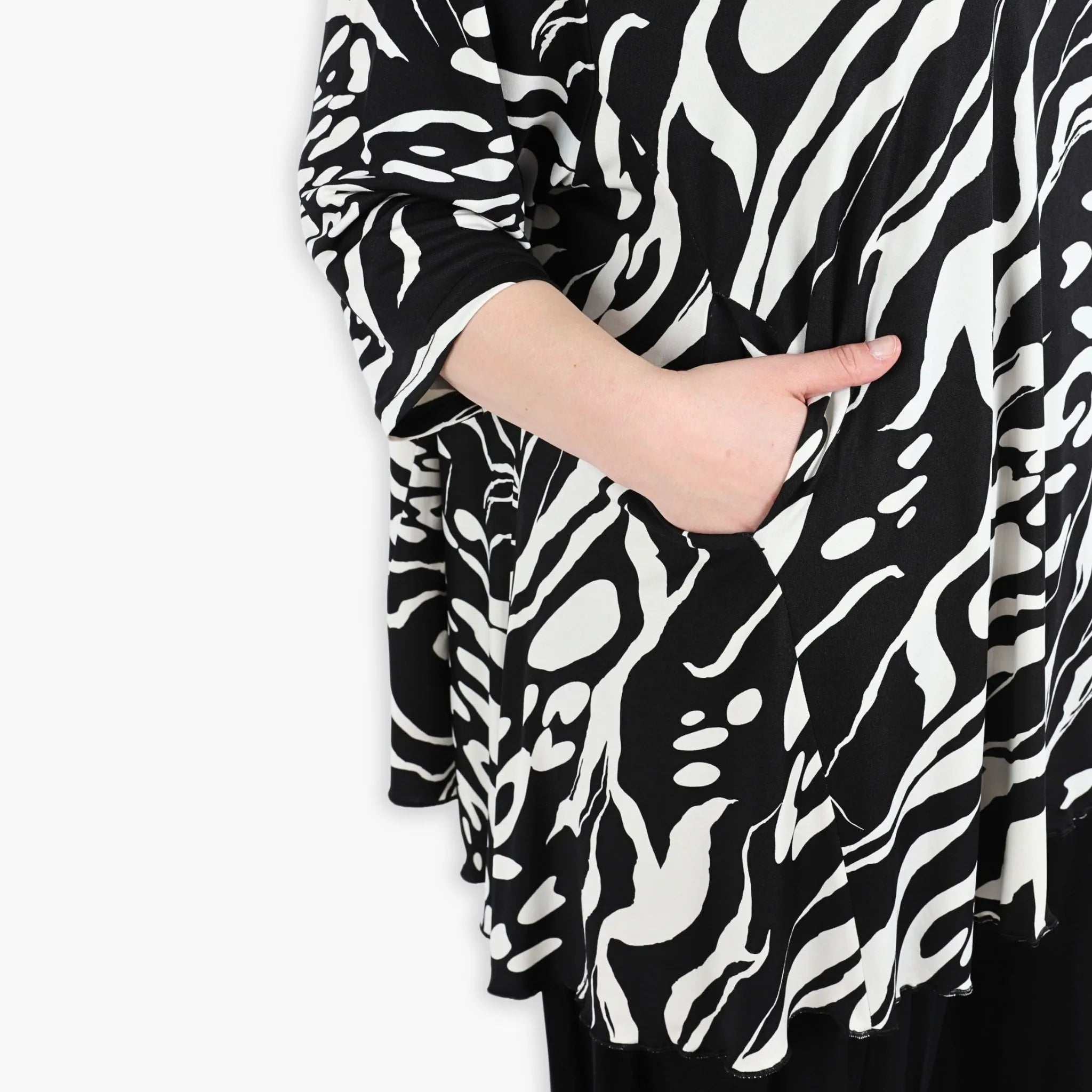 AKH 593 Big Shirt, Black-Ecru