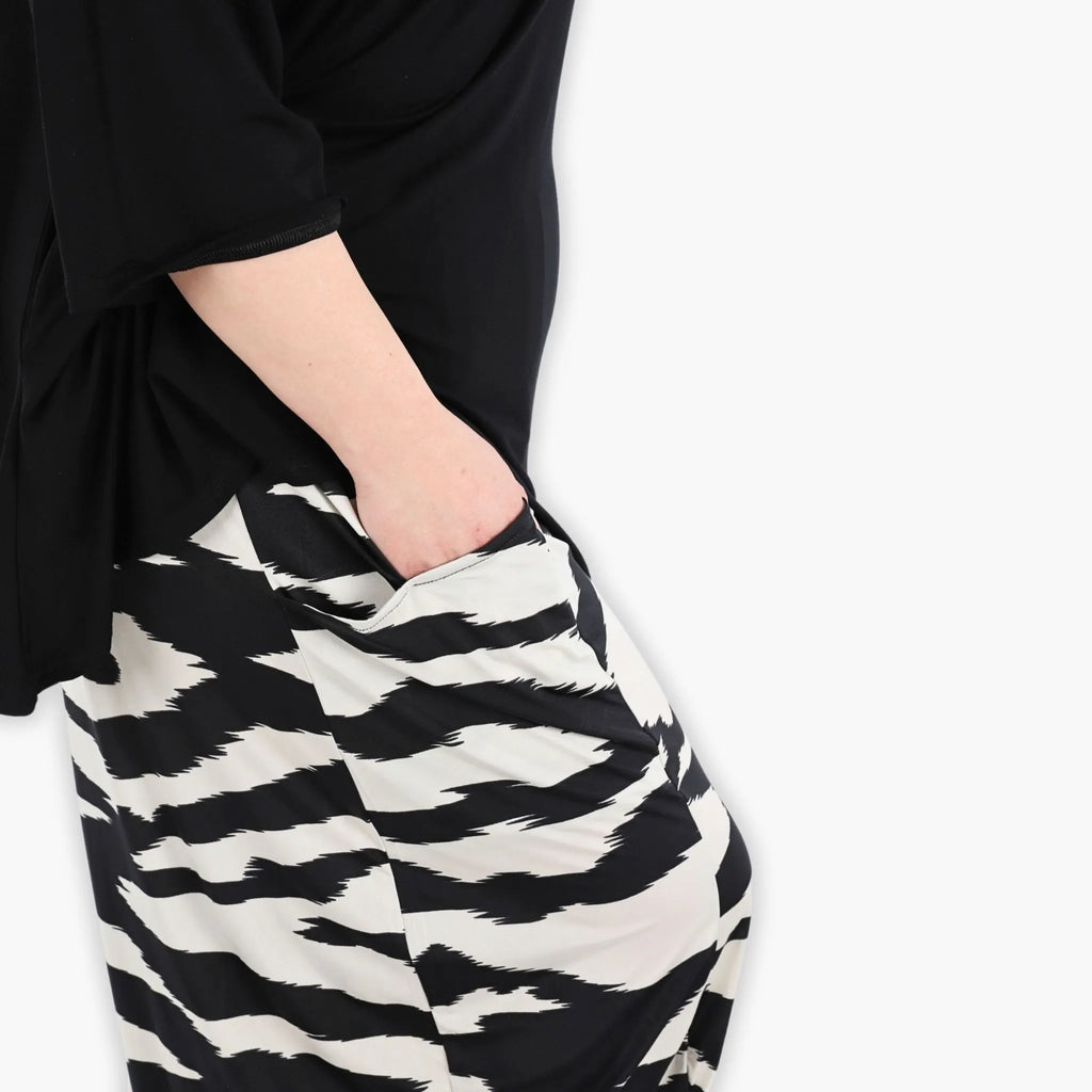 AKH 8069 Trousers, Ecru-Black