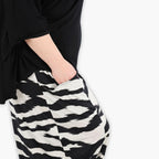 AKH 8069 Trousers, Ecru-Black
