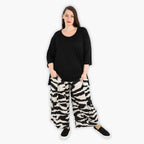 AKH 8069 Trousers, Ecru-Black