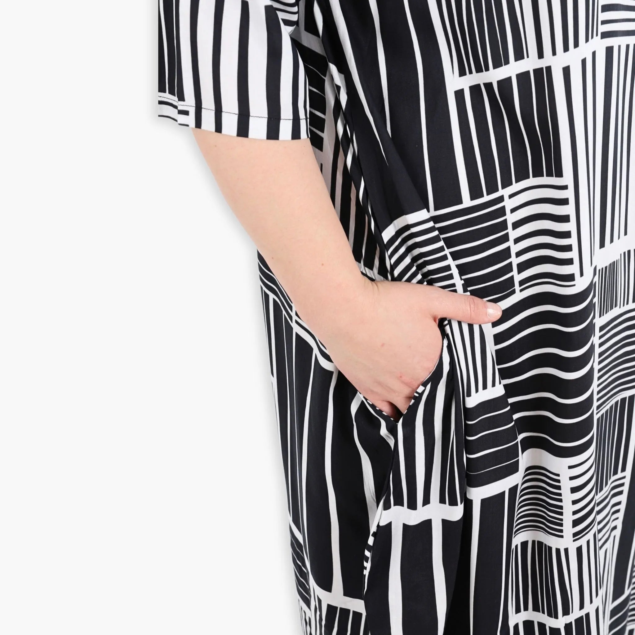 AKH 1926 dress, black and white
