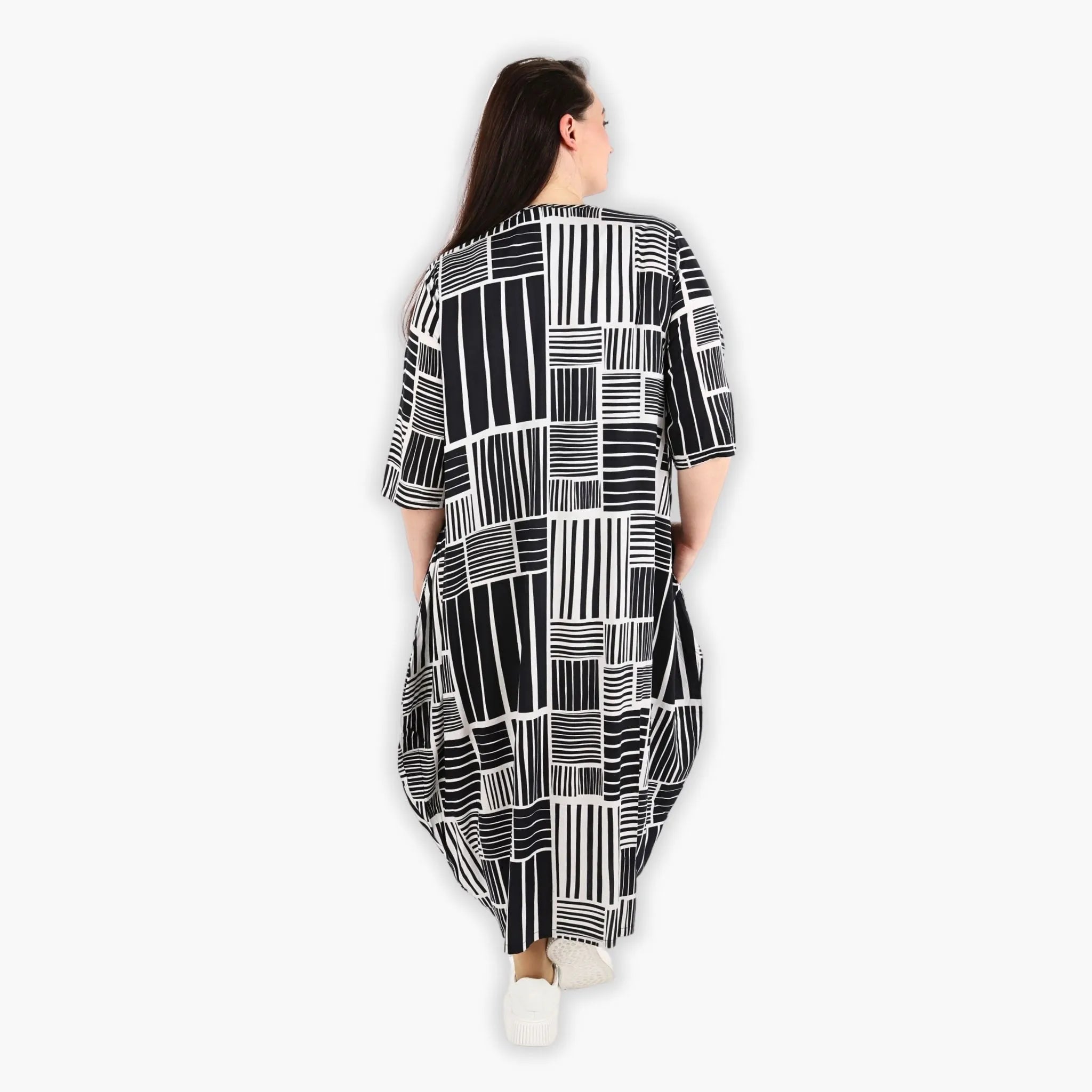 AKH 1926 dress, black and white