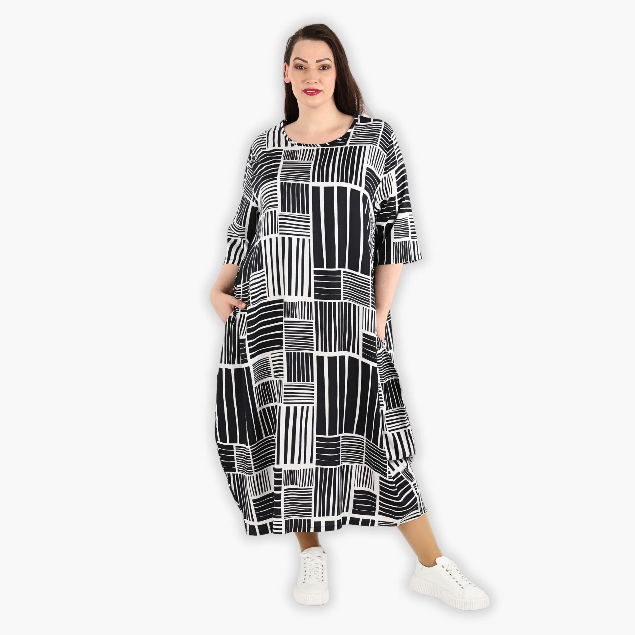 AKH 1926 dress, black and white