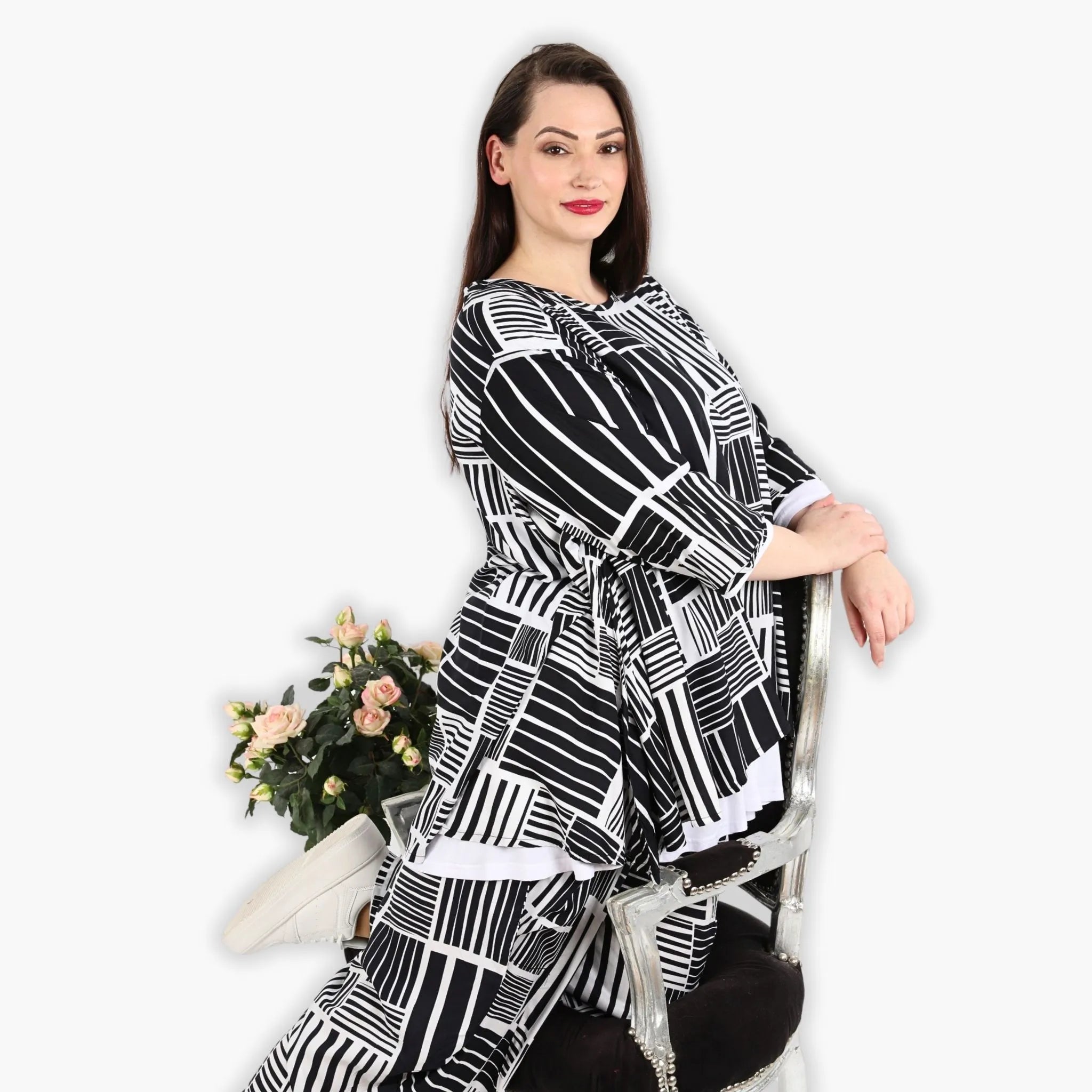 AKH 6906 Blouse, Black and White