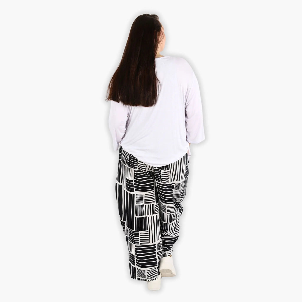 AKH 8069 Trousers, Black and White