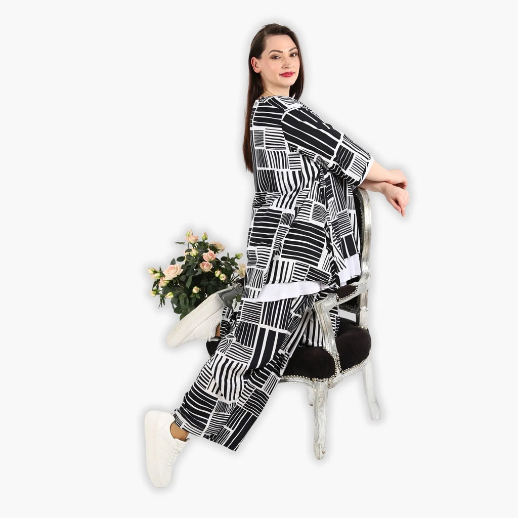 AKH 8069 Trousers, Black and White