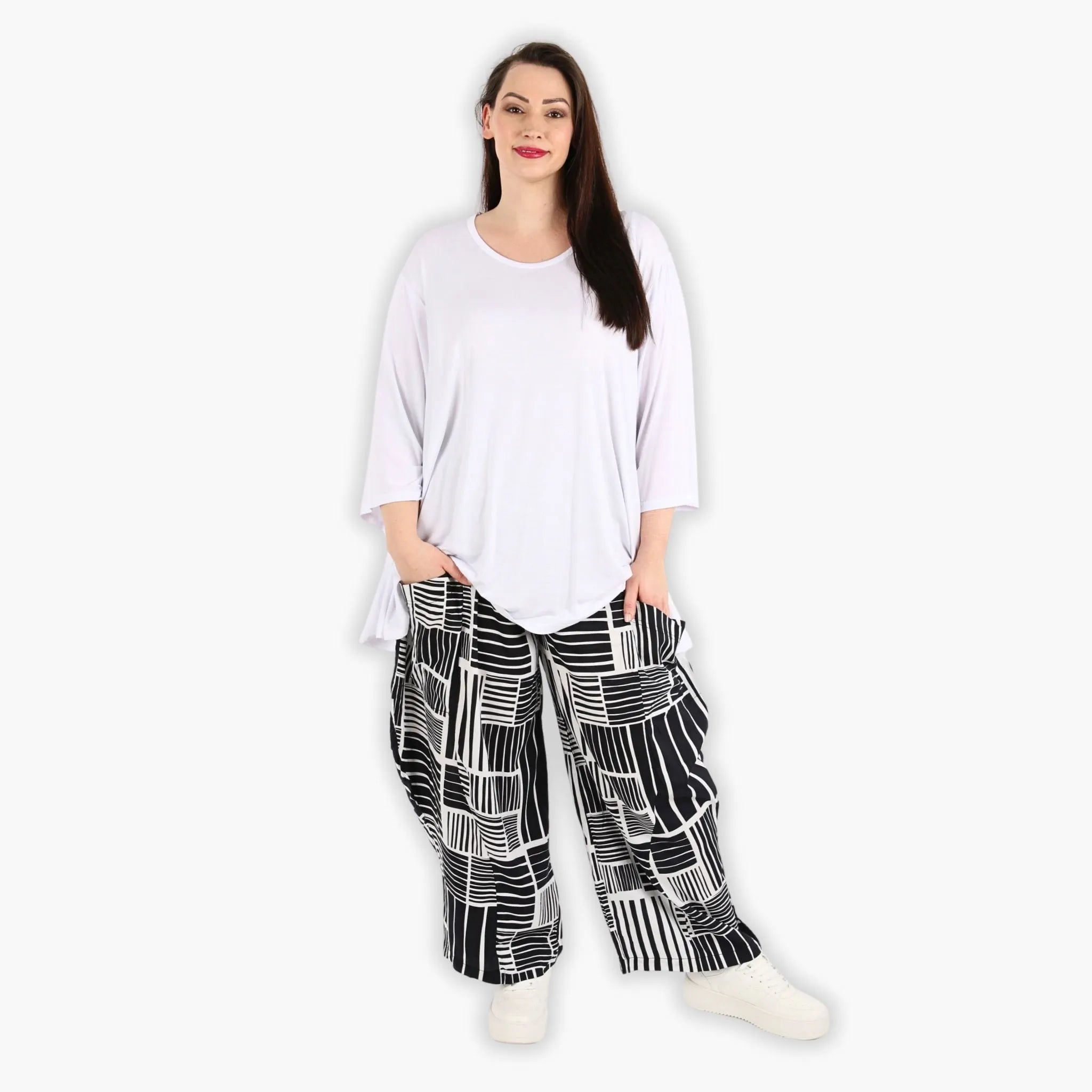 AKH 8069 Trousers, Black and White