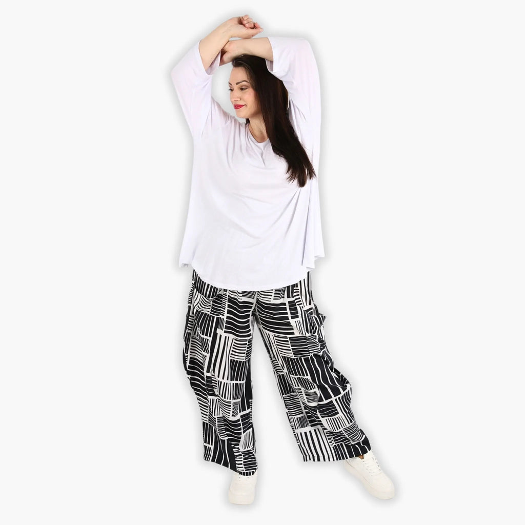 AKH 8069 Trousers, Black and White
