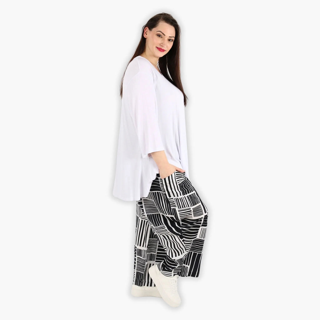 AKH 8069 Trousers, Black and White