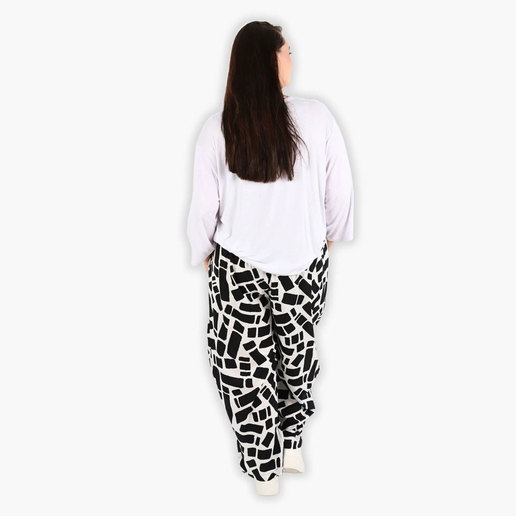 AKH 8069 Trousers, Black and White