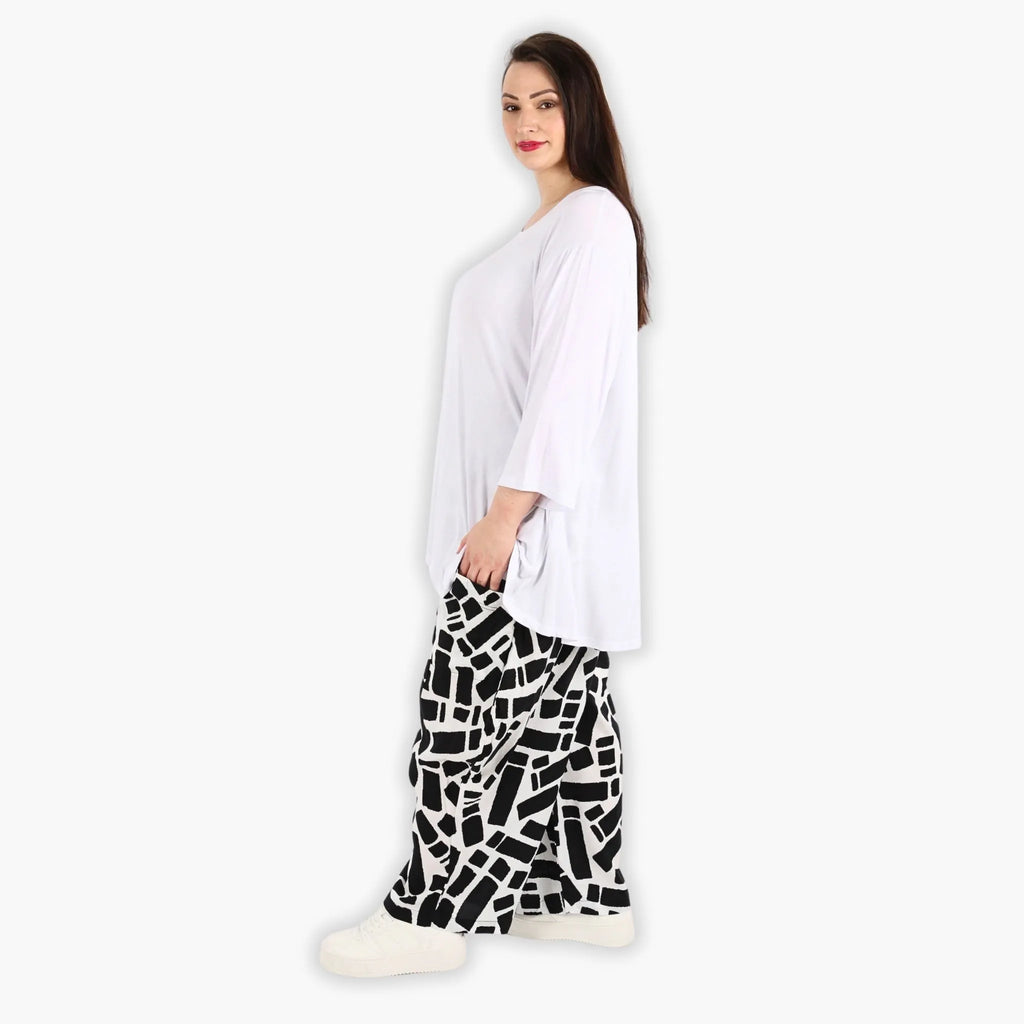 AKH 8069 Trousers, Black and White