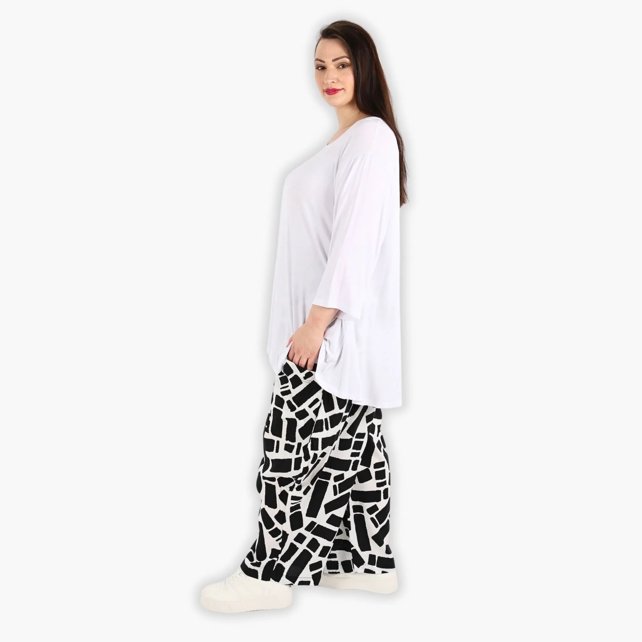 AKH 8069 Trousers, Black and White