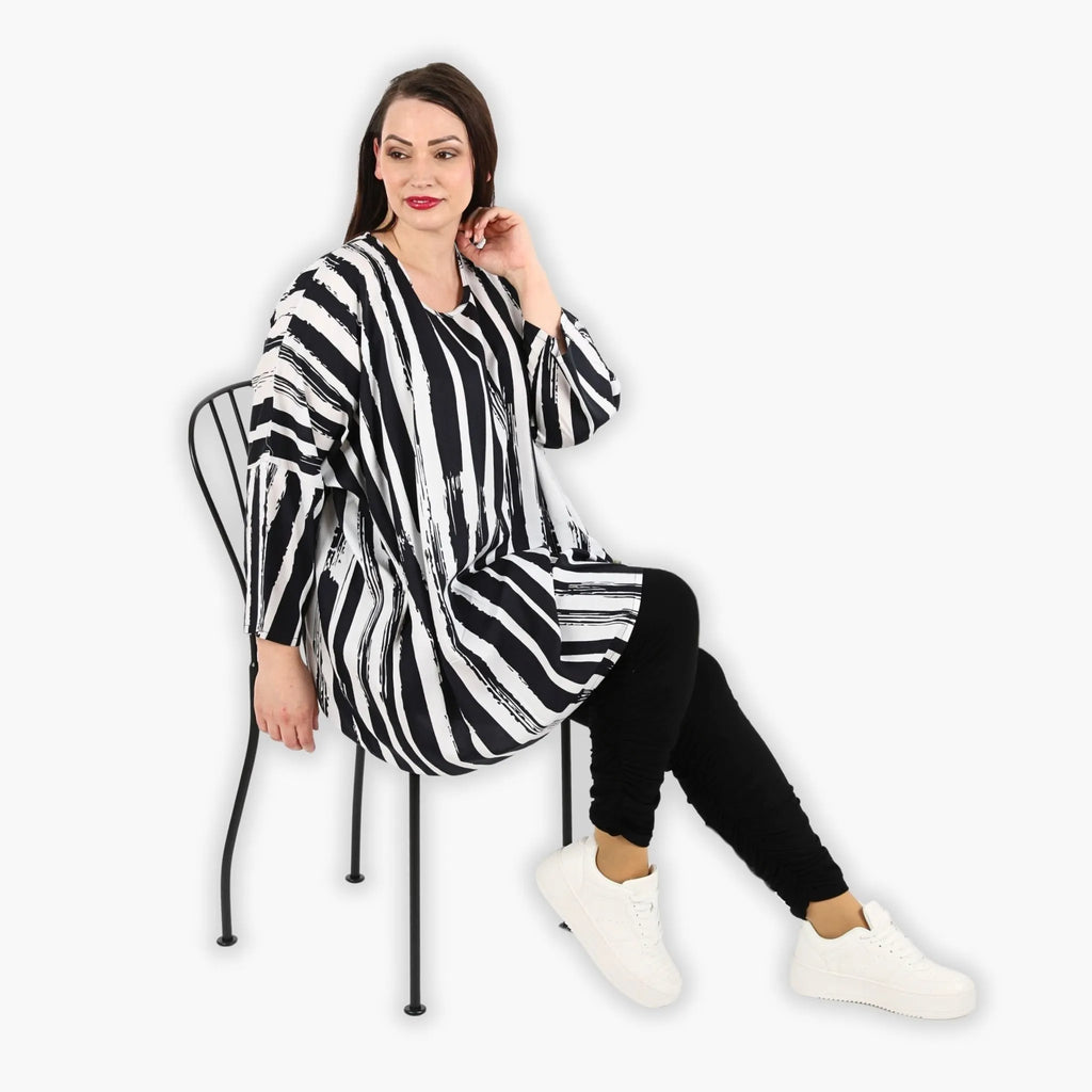 AKH 6909 Big Shirt, Black and White