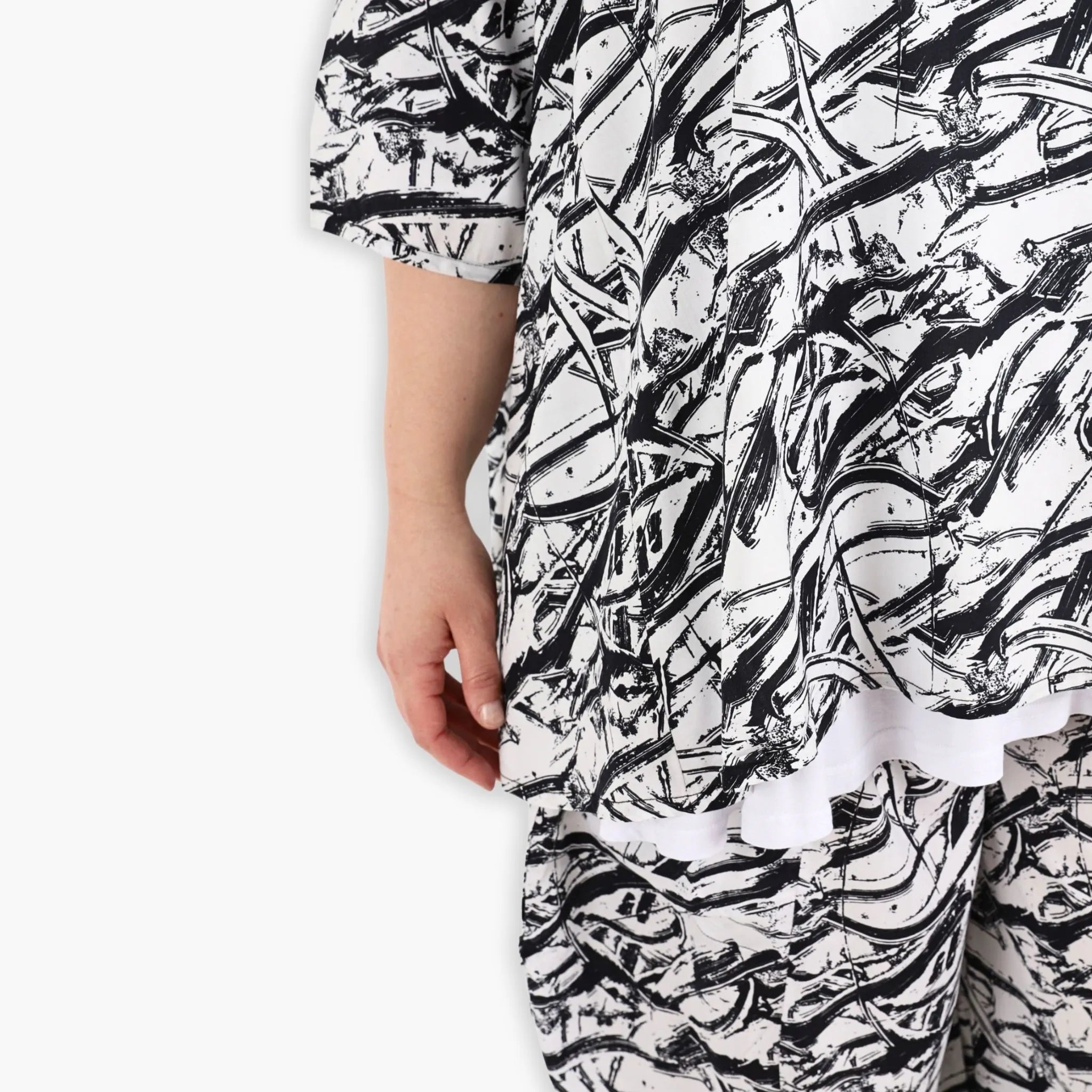 AKH 593 Big Shirt, Black and White