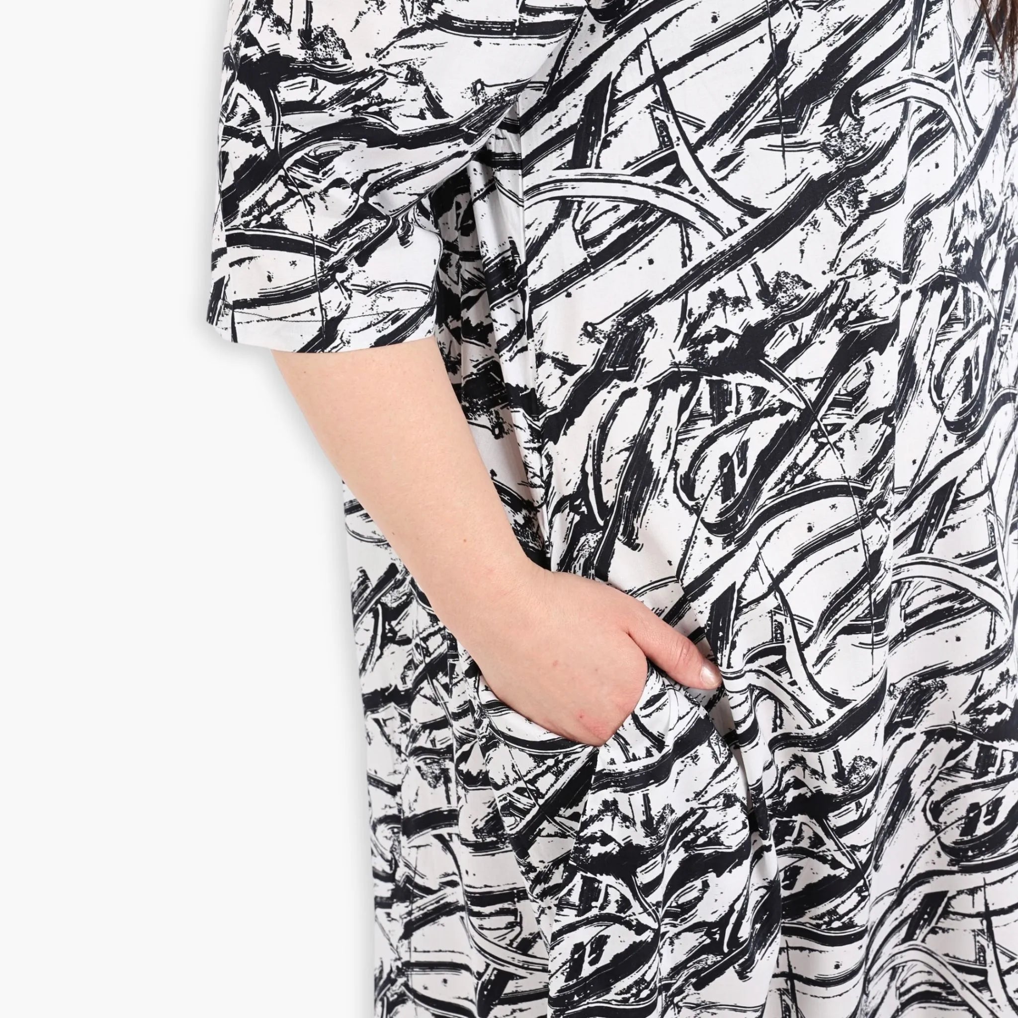 AKH 1926 dress, black and white