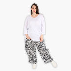 AKH 8069 Trousers, Black and White