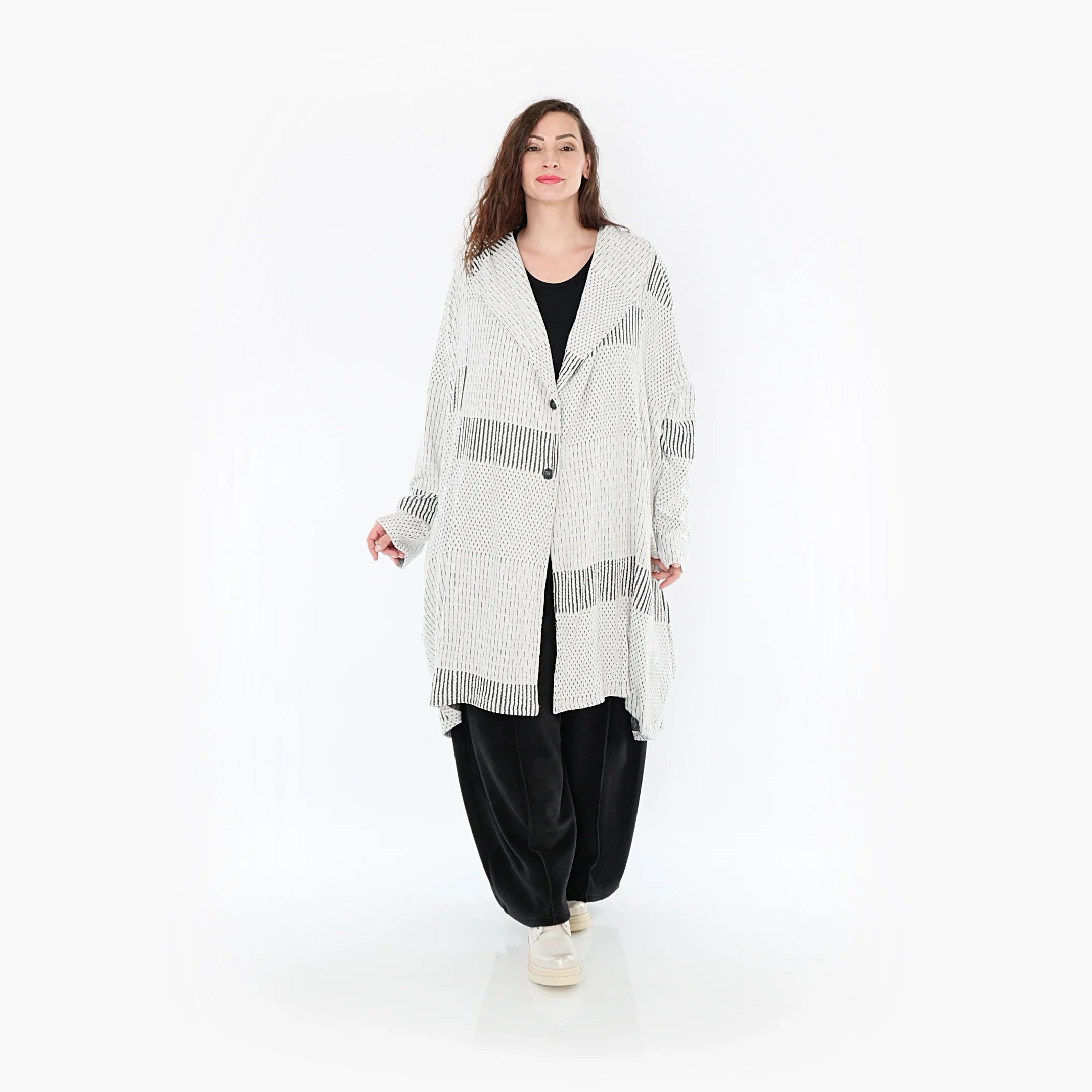 AKH Fashion Mantel 2494 Frilla, Schwarz/Ecru
