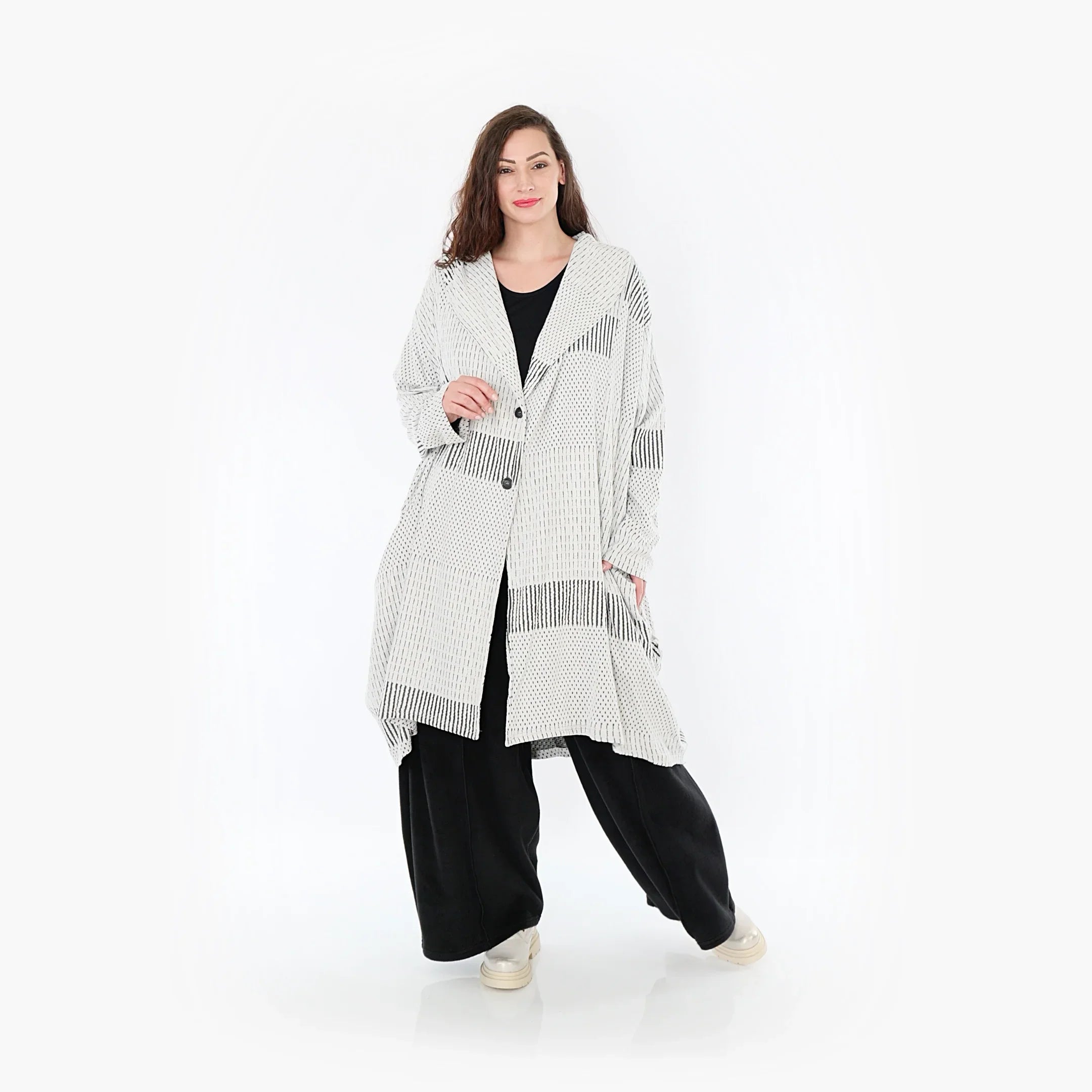 AKH Fashion Mantel 2494 Frilla, Schwarz/Ecru