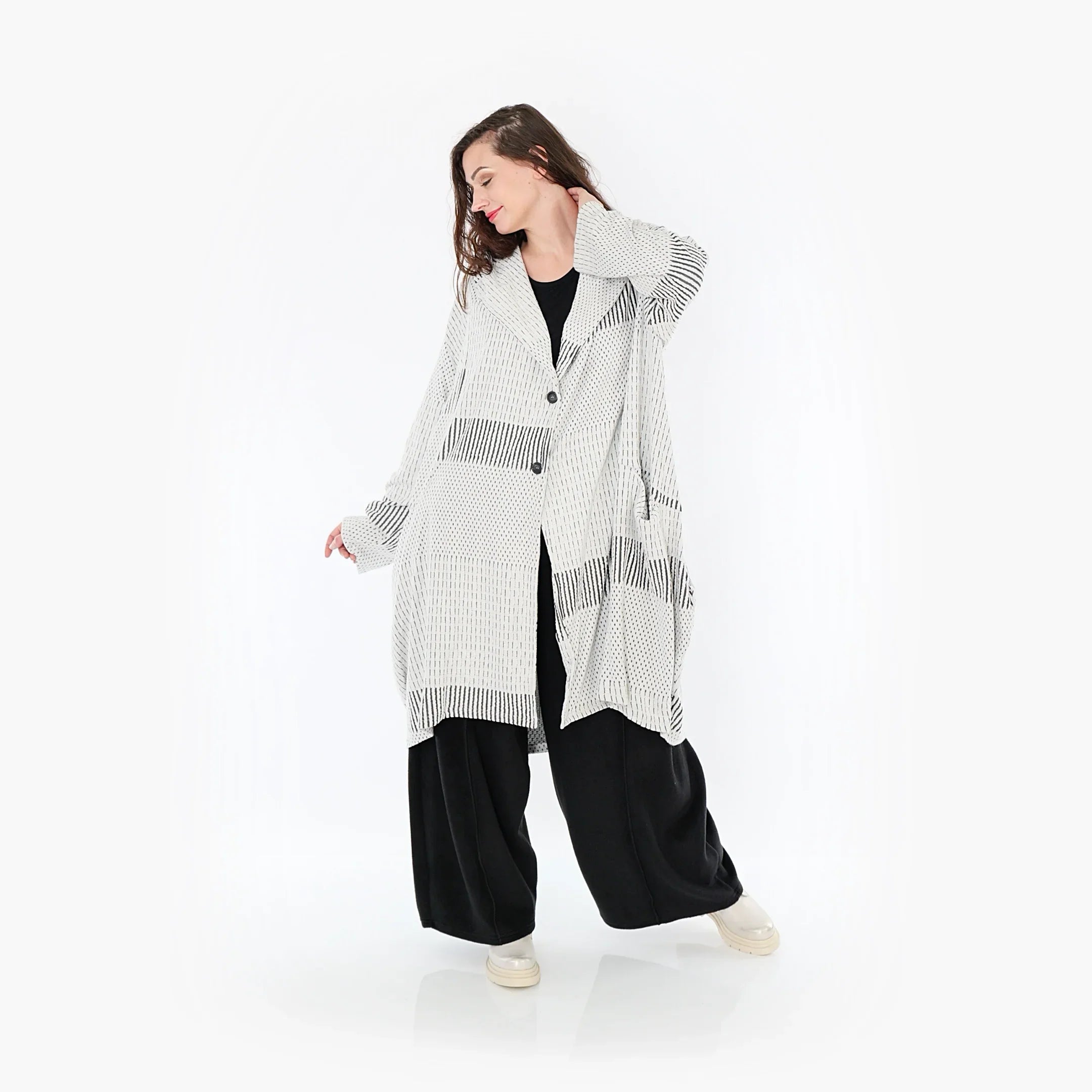 AKH Fashion Mantel 2494 Frilla, Schwarz/Ecru