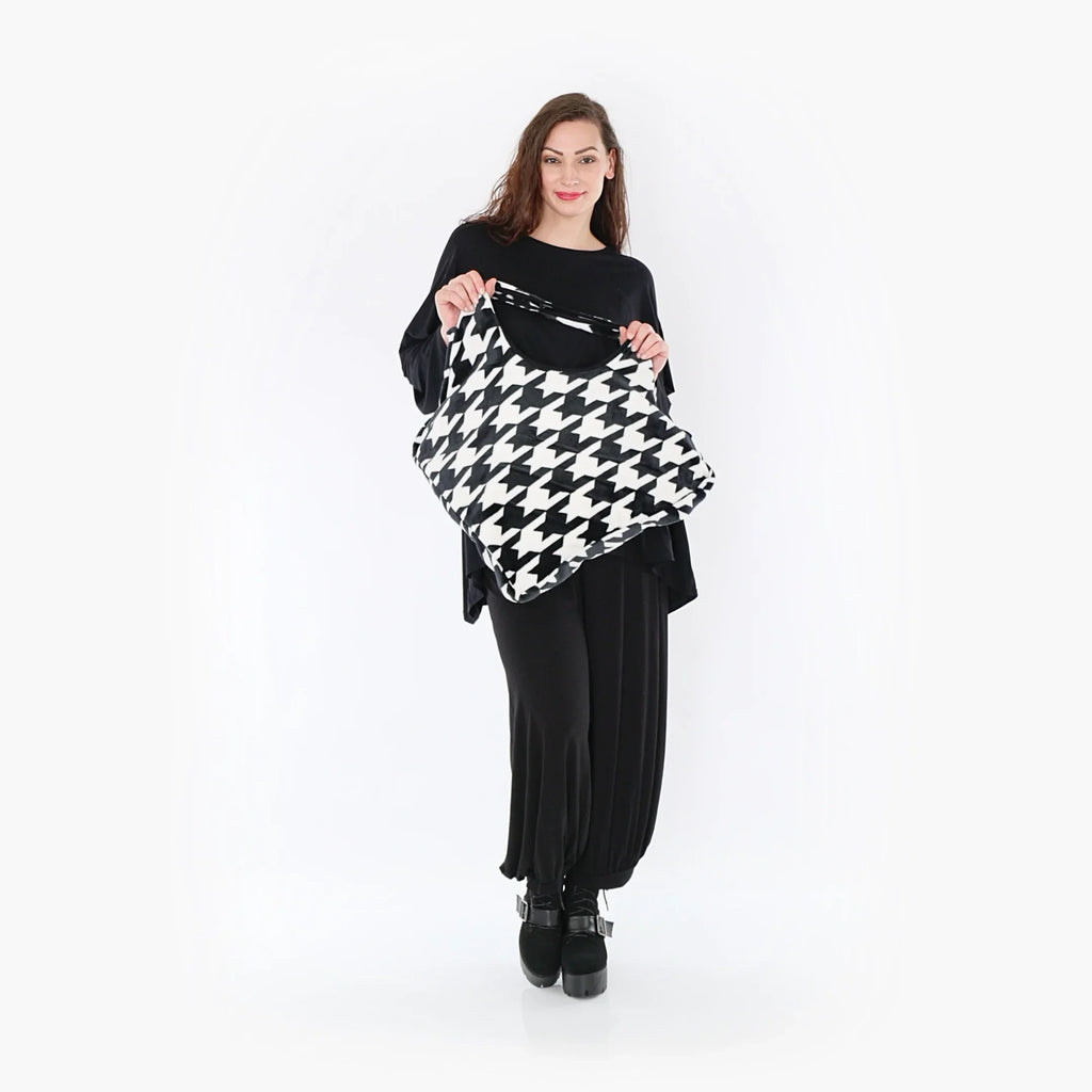 AKH 8010 bag, black and white