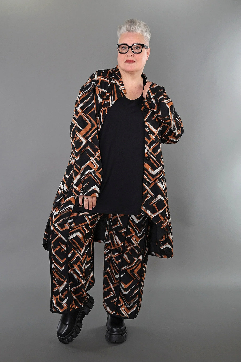 AKH Fashion · Jacke · Jacquelle · 7119 · Schwarz/Cognac/Weiß