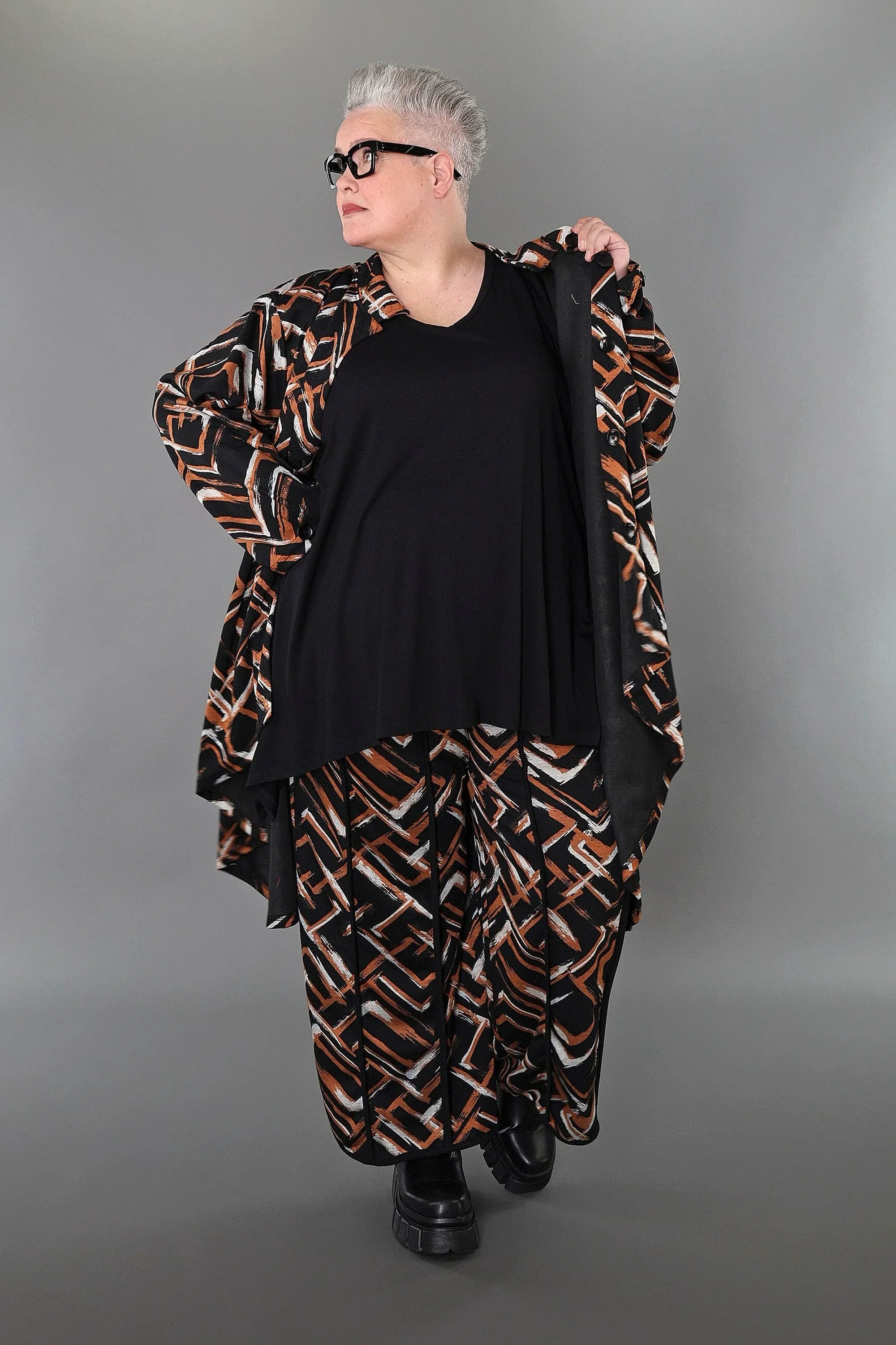 AKH Fashion · Jacke · Jacquelle · 7119 · Schwarz/Cognac/Weiß