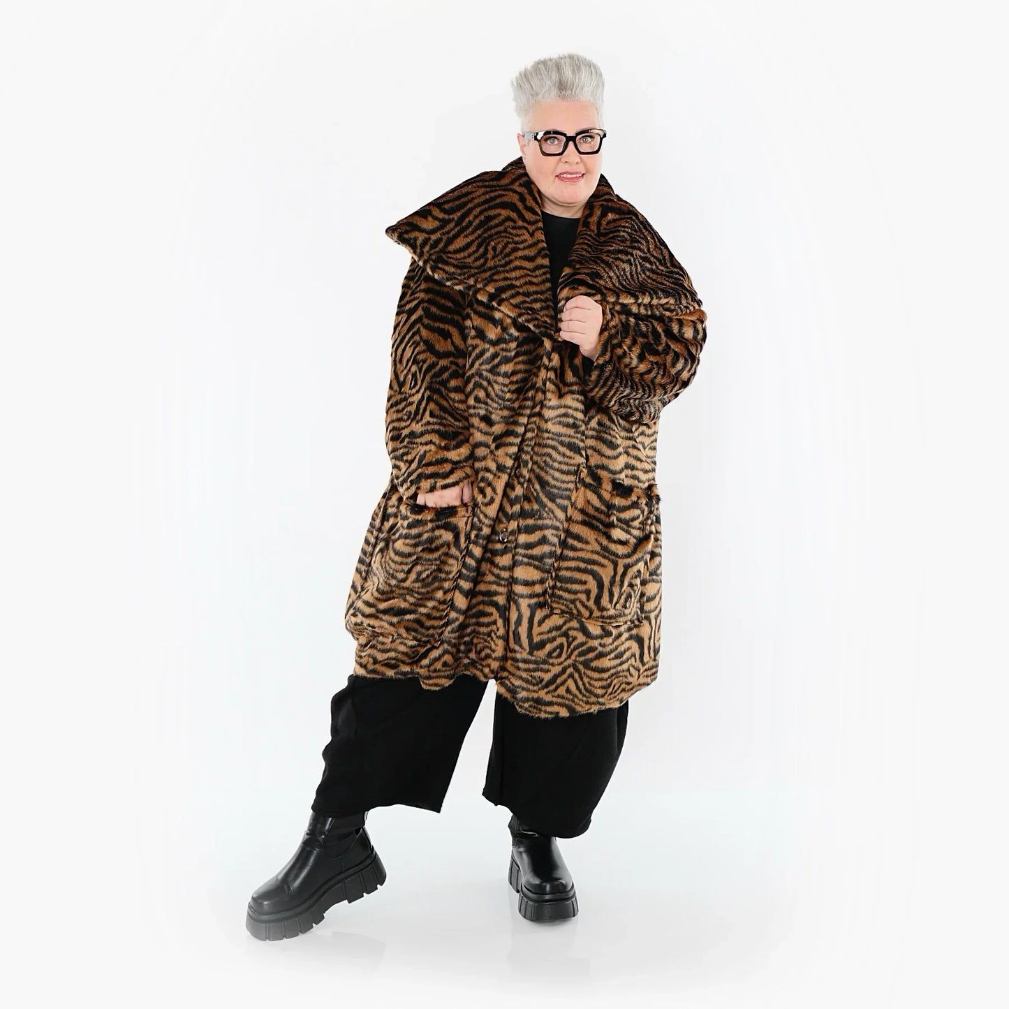 AKH Fashion 1776 Coat, Cognac-Black