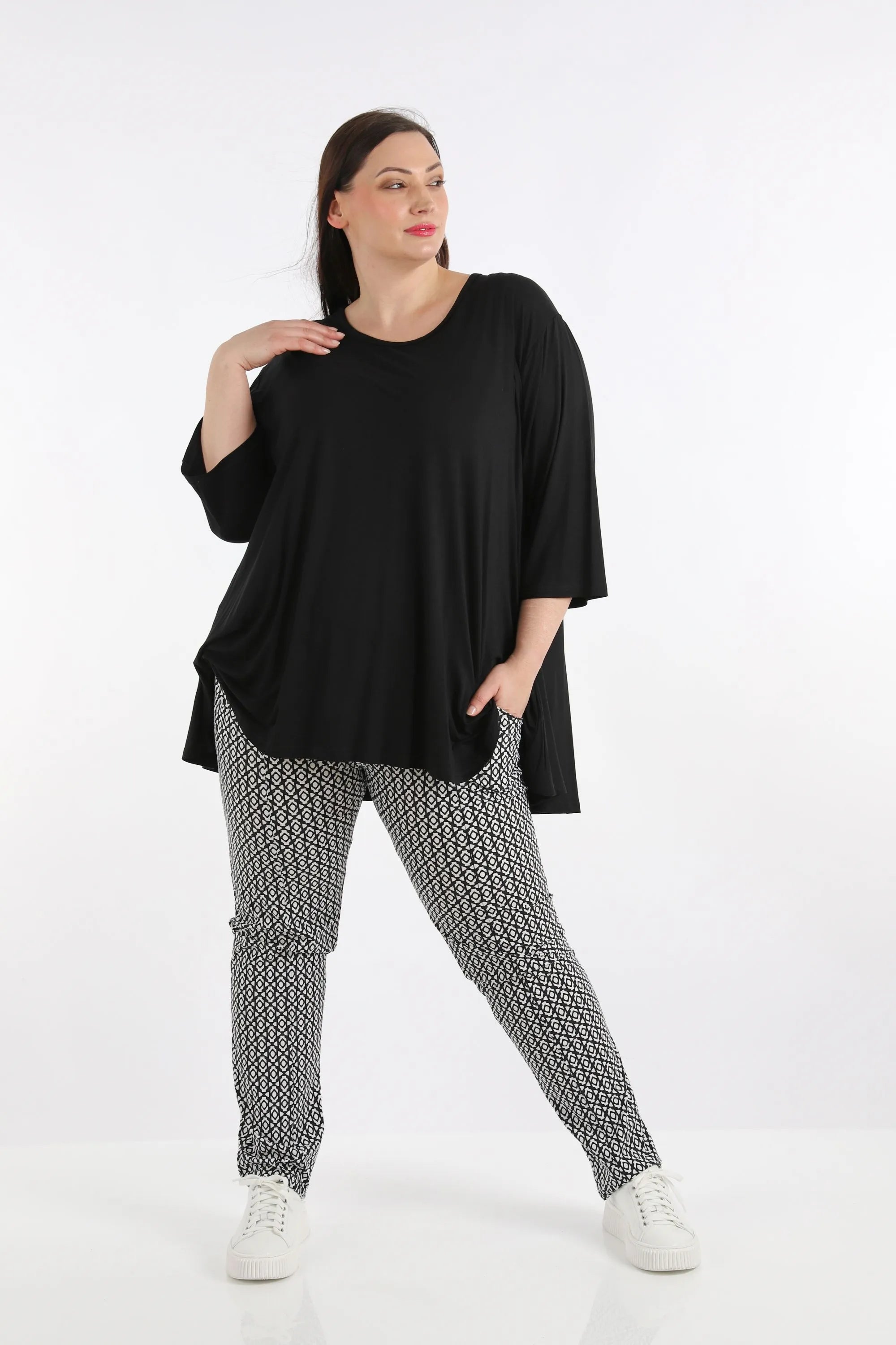 AKH 2608 Trousers, Black and White
