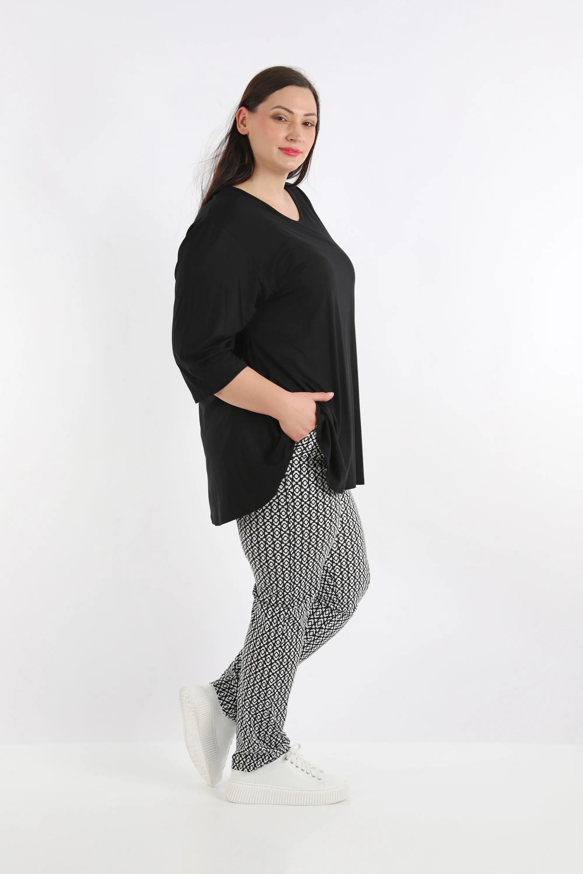 AKH 2608 Trousers, Black and White