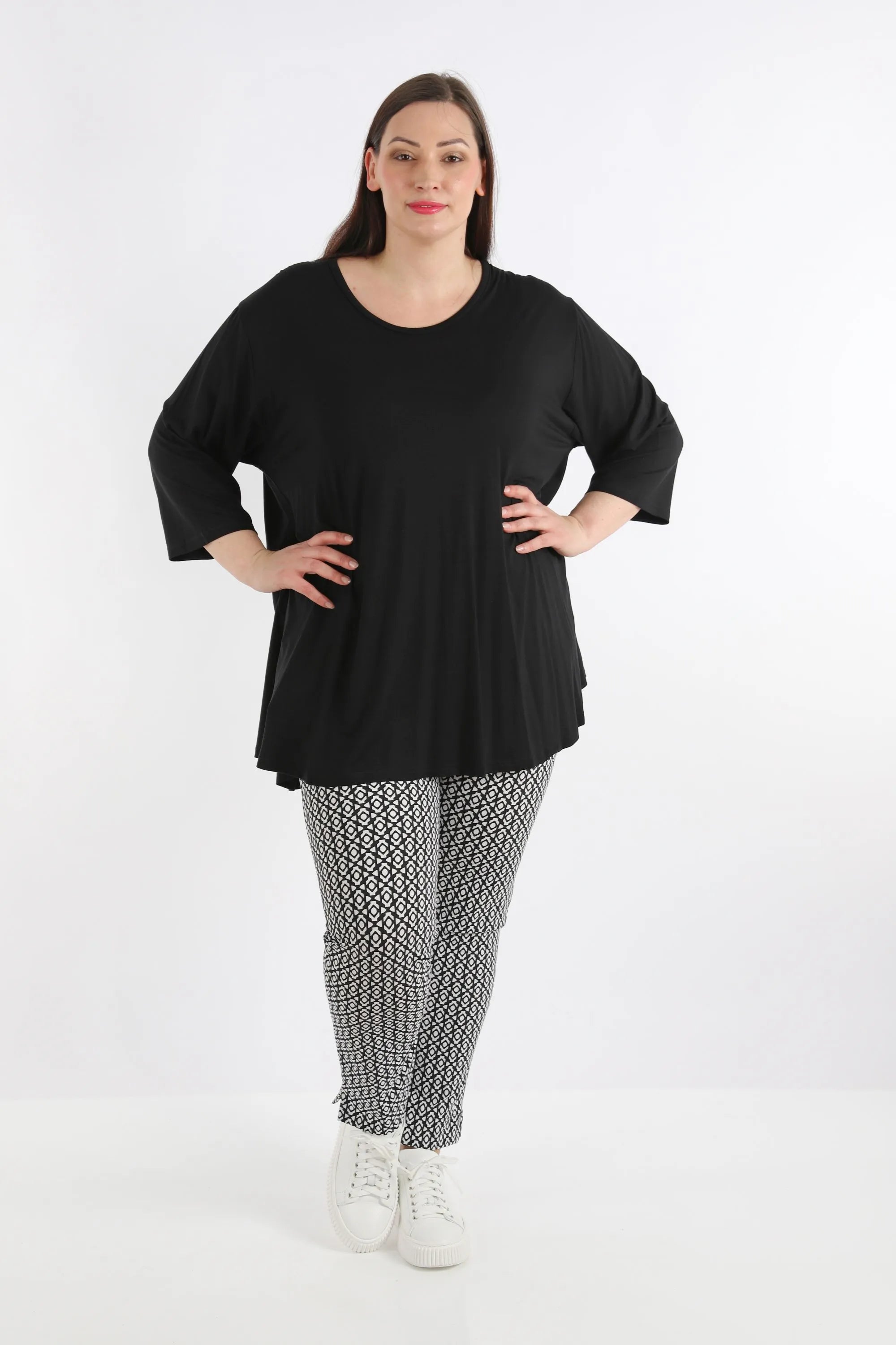 AKH 6229 Trousers, Black and White