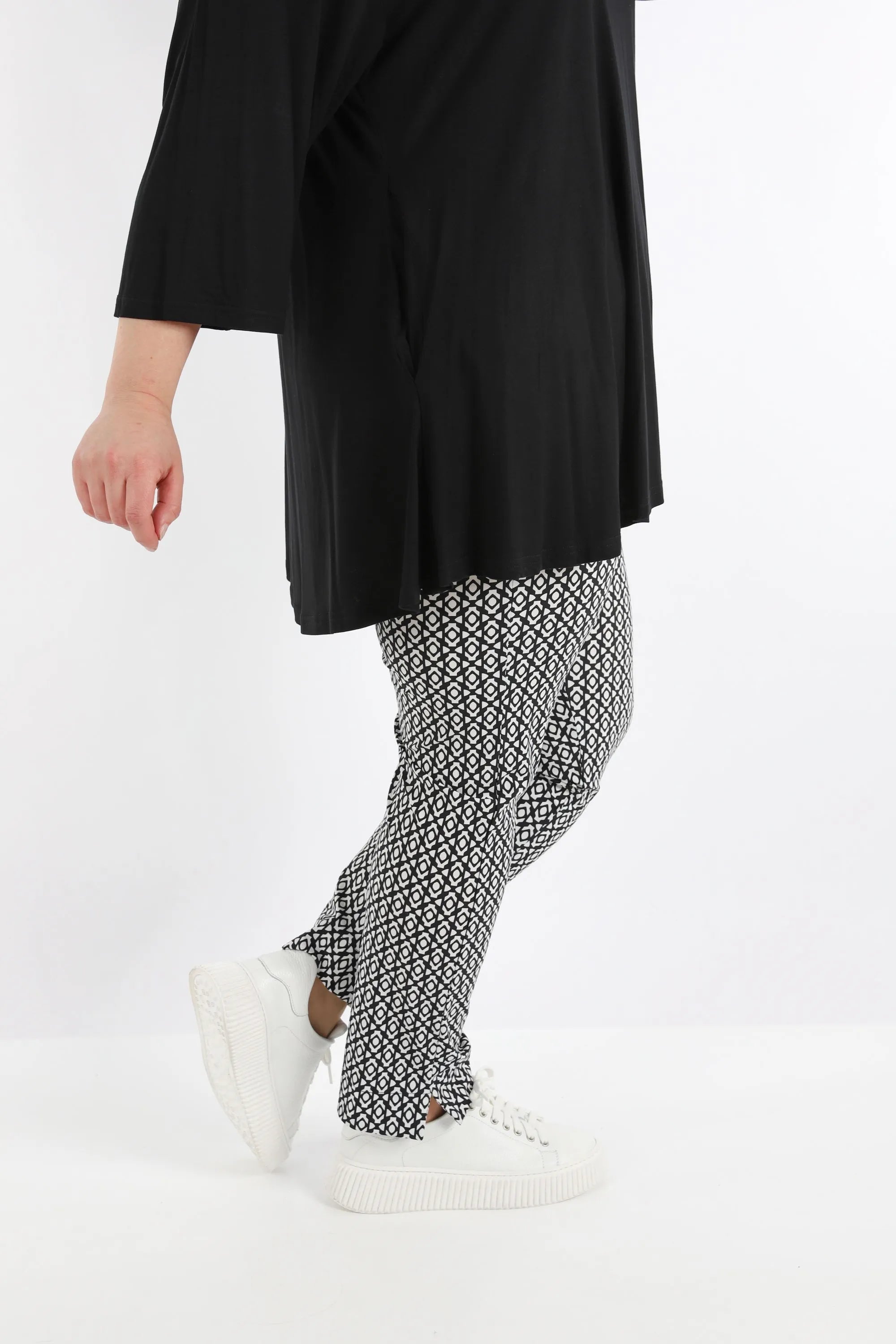 AKH 6229 Trousers, Black and White