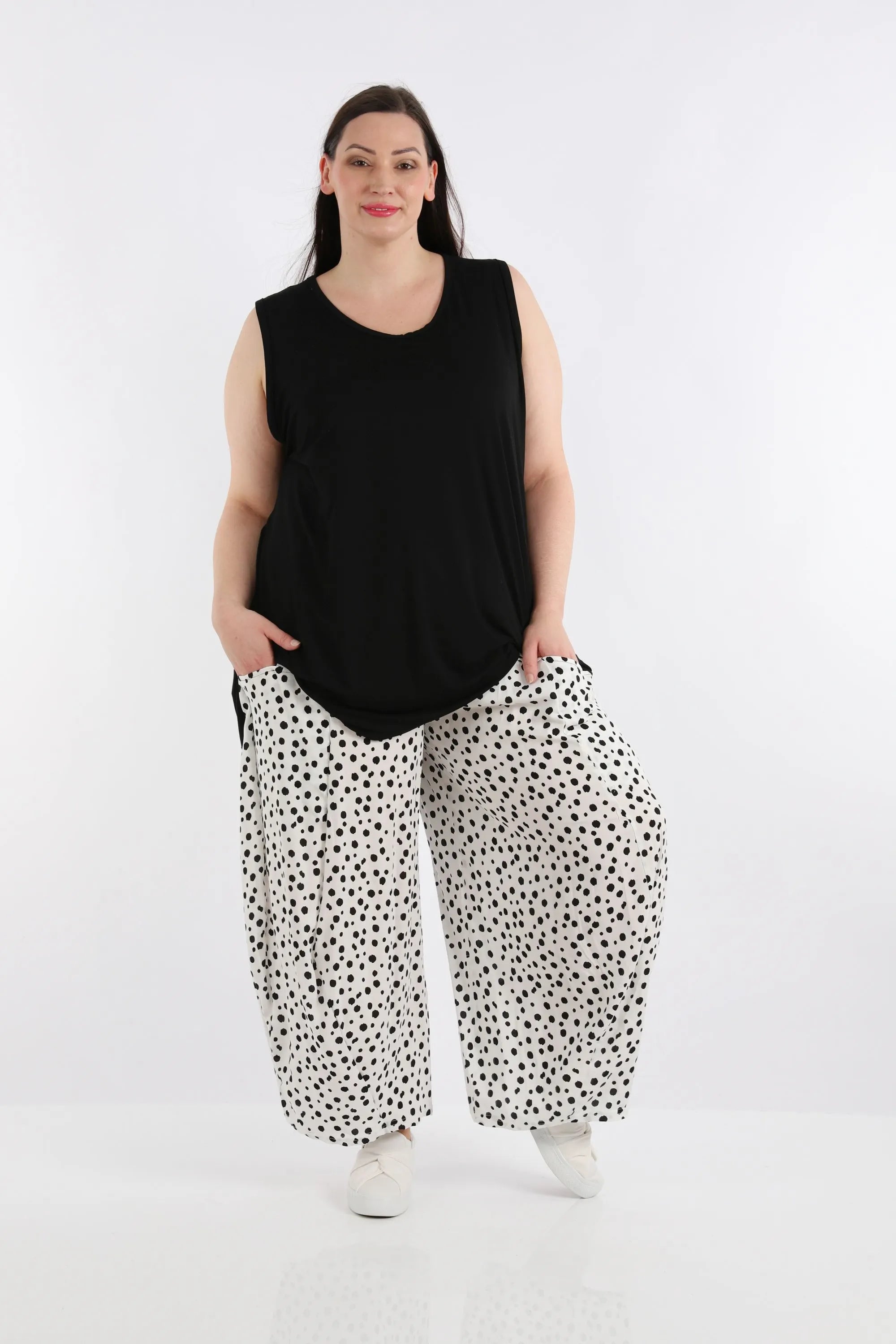 AKH 8069 Trousers, White-Black