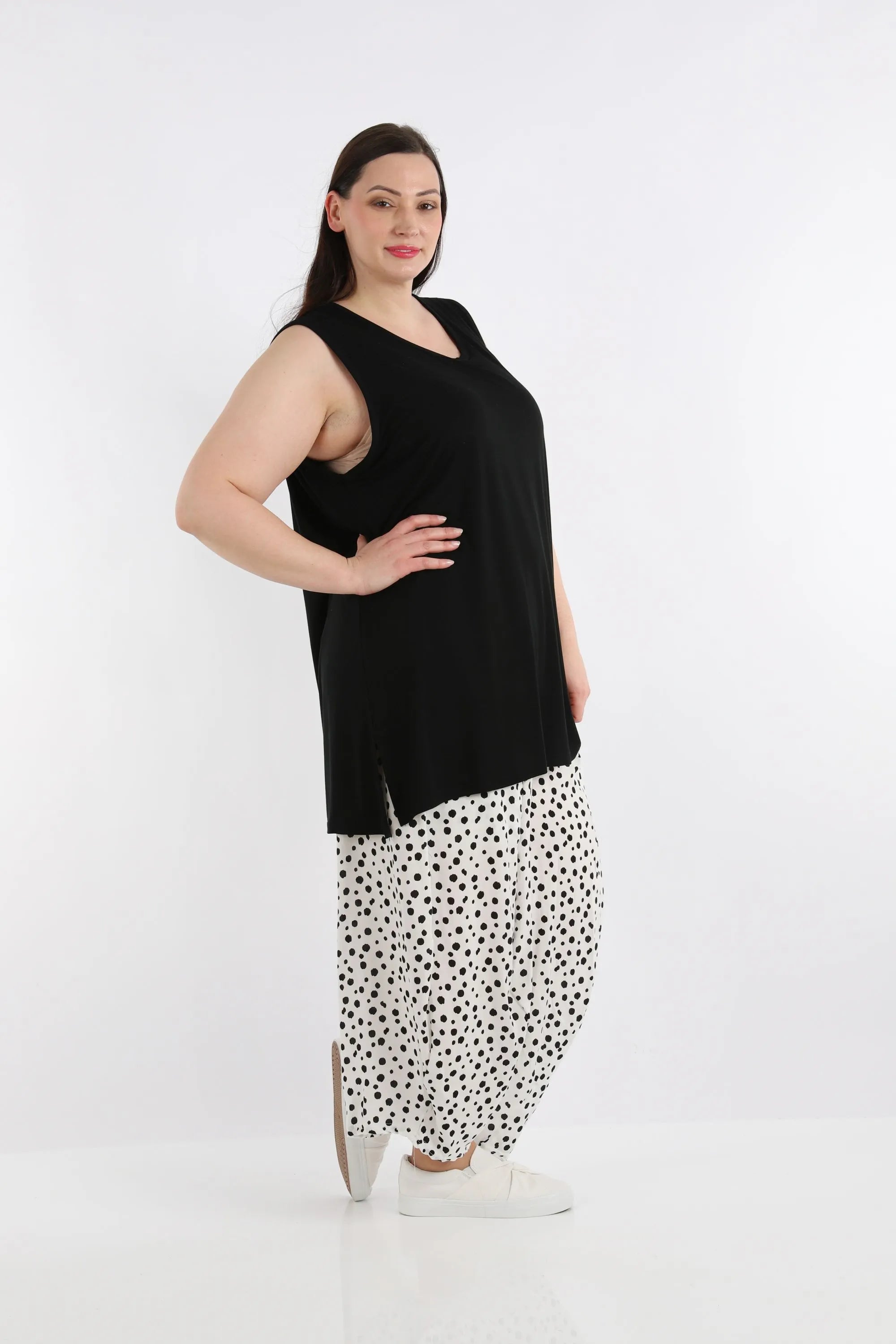 AKH 8069 Trousers, White-Black