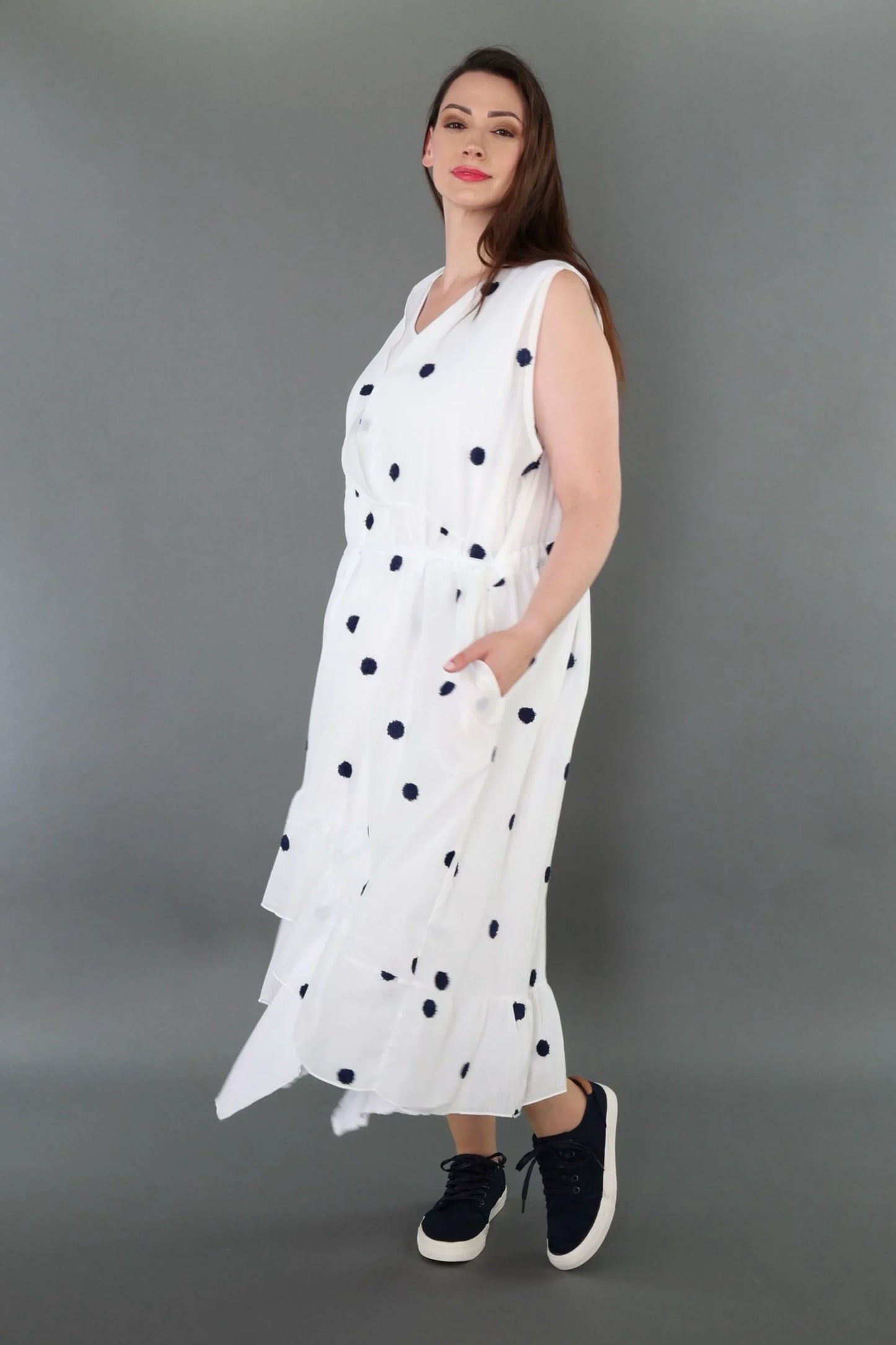 AKH Premium 7115 Kleid, Weiß/Dunkelblau