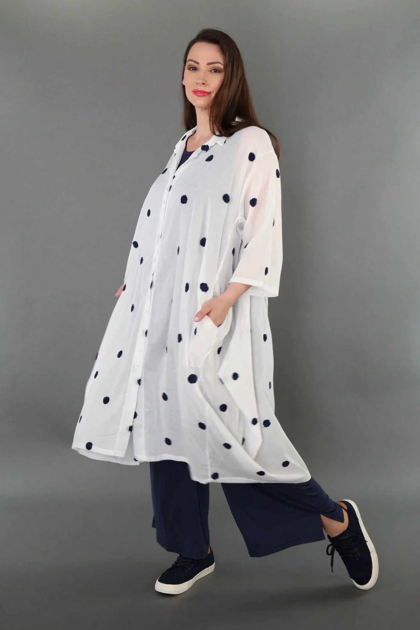 AKH Premium 7117 Bluse, Weiß/Dunkelblau