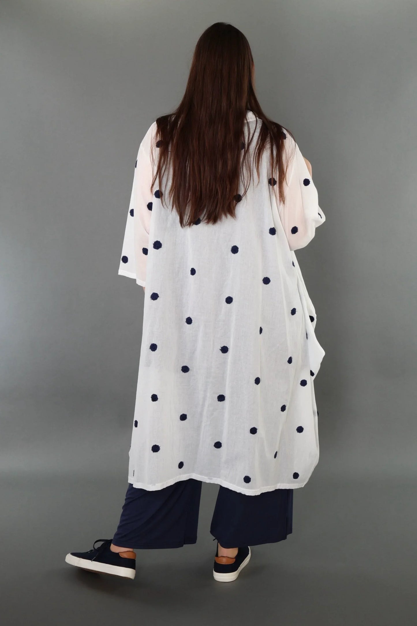 AKH Premium 7117 Bluse, Weiß/Dunkelblau