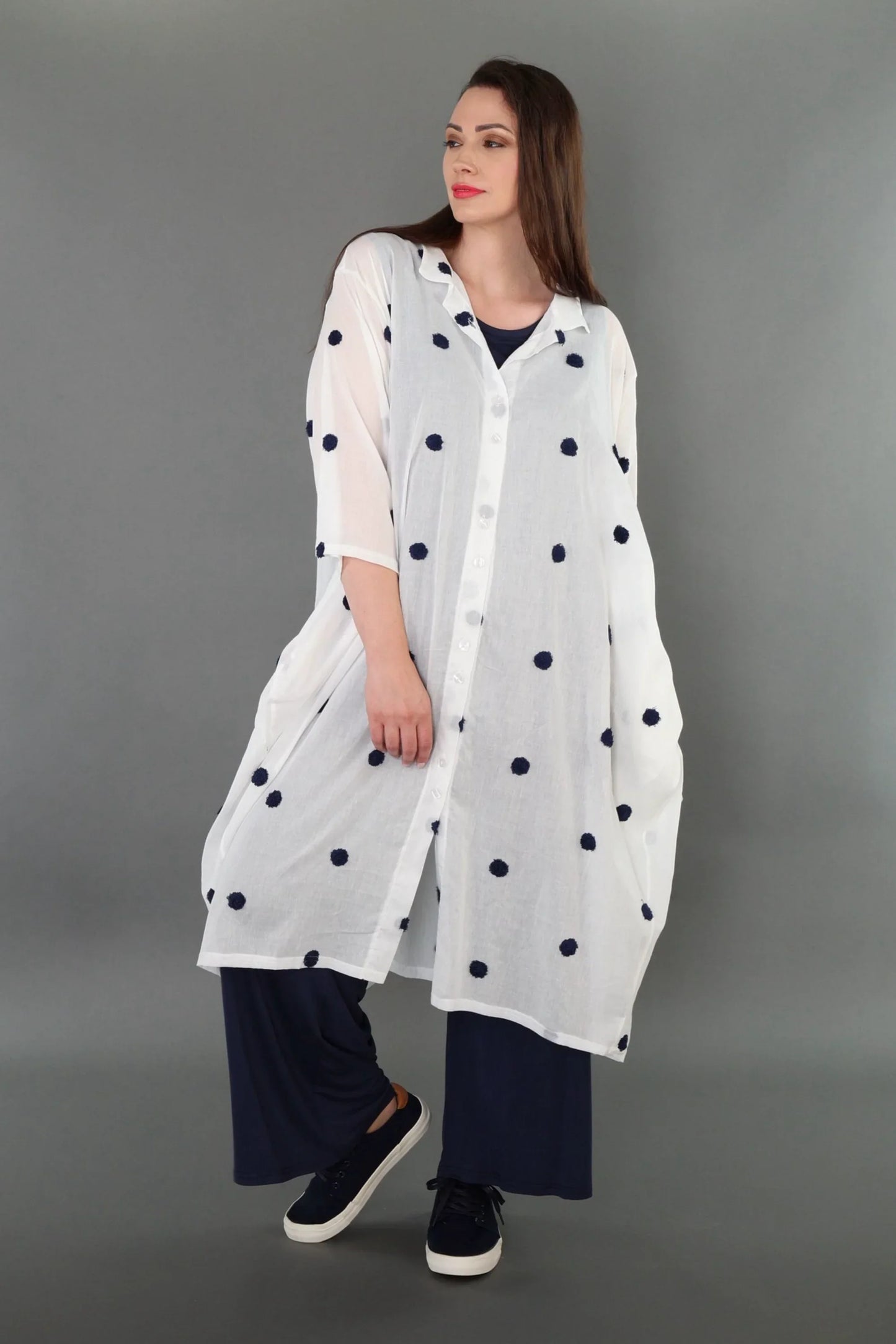 AKH Premium 7117 Bluse, Weiß/Dunkelblau