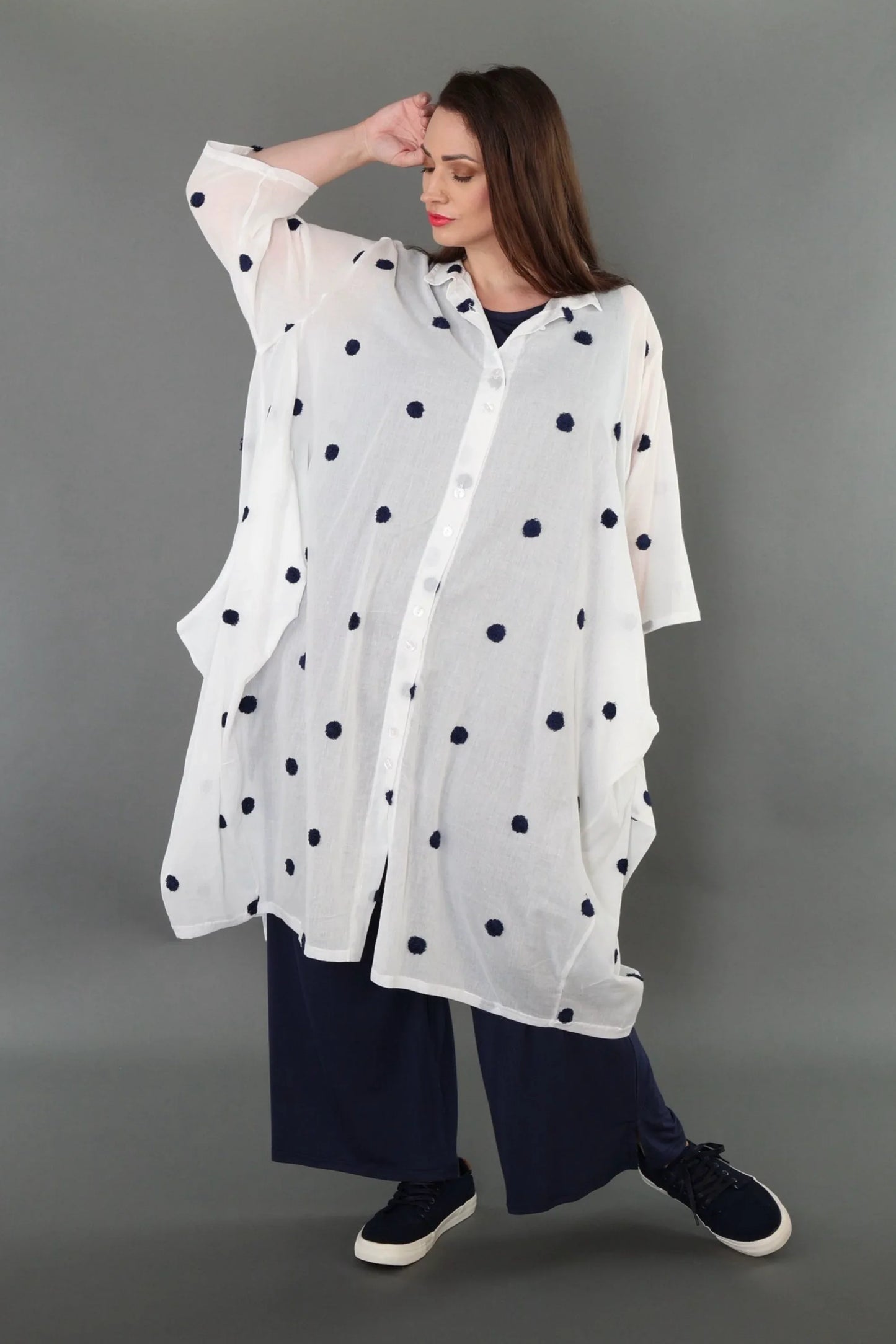 AKH Premium 7117 Bluse, Weiß/Dunkelblau